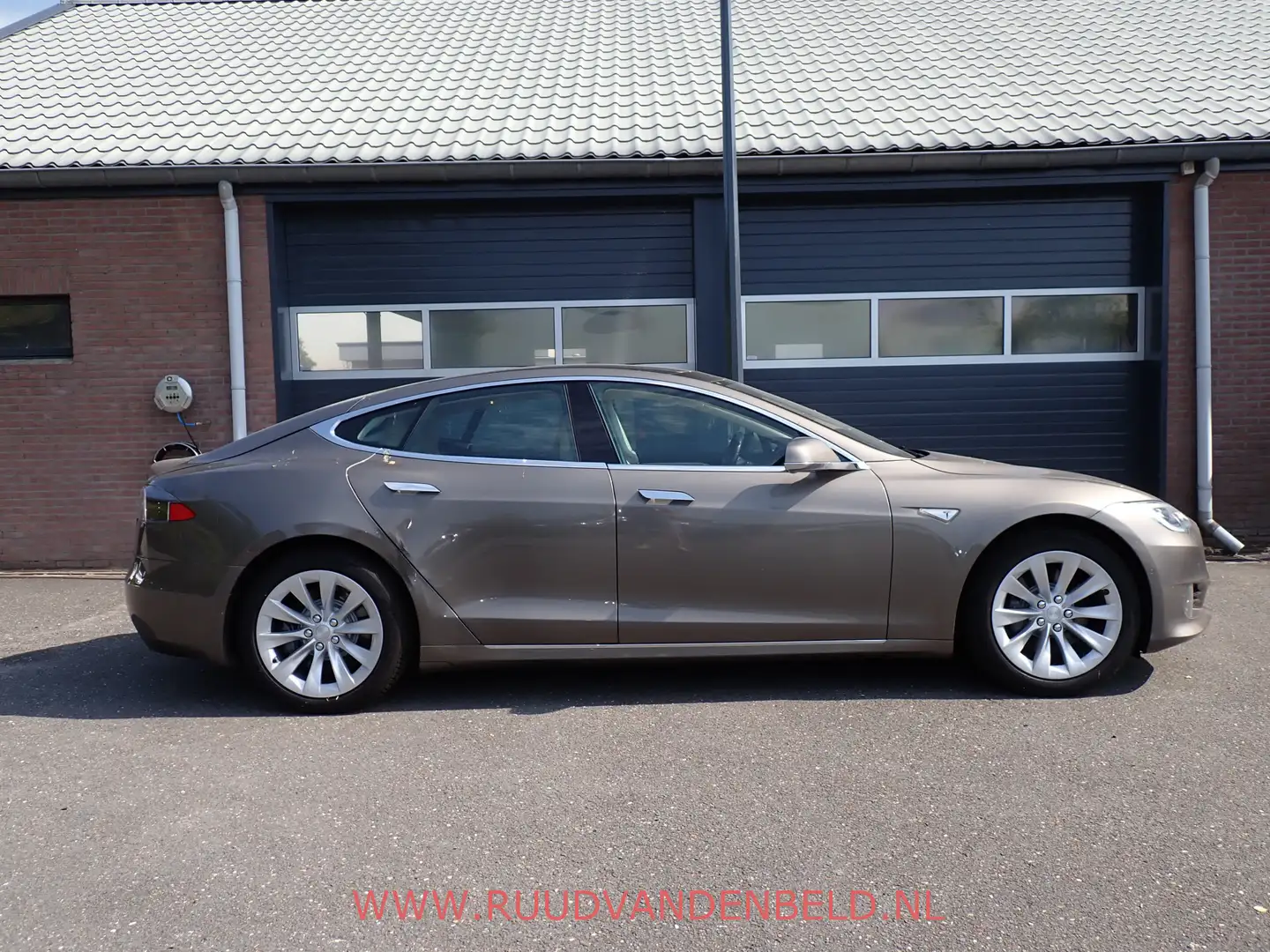 Tesla Model S 75 ! DAMAGE ! MCU2 CCS 90%SOH AUTOPILOT SCHUIFDAK Šedá - 1