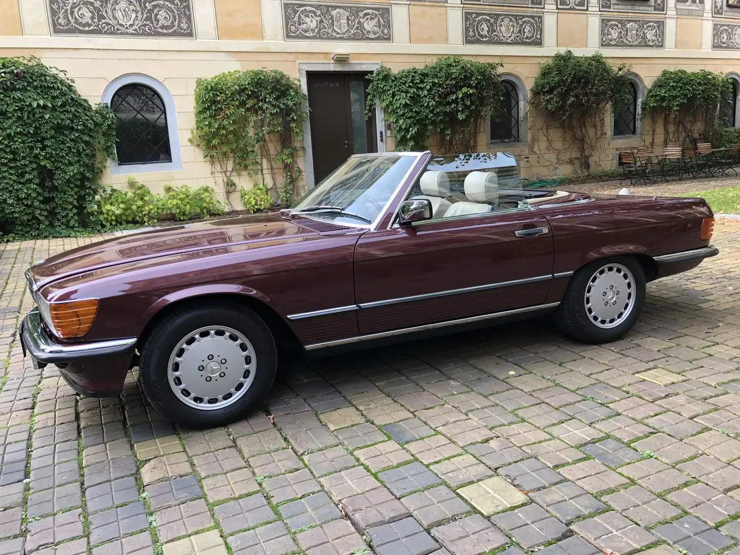 Mercedes-Benz SL 300 R107 Cabrio Automatik Rot - 1