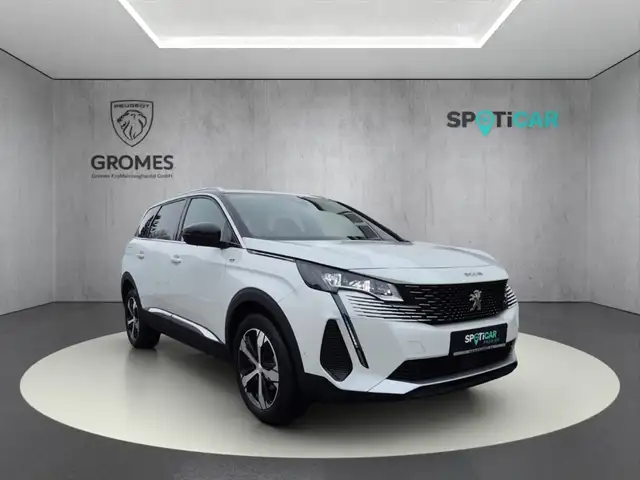 Peugeot 5008 main image