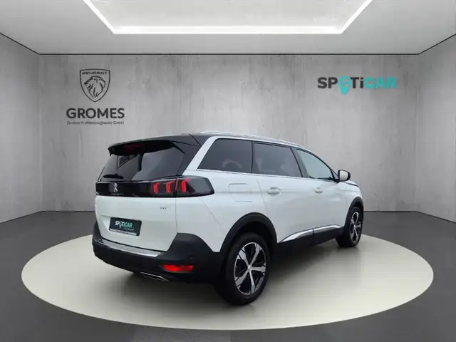 Peugeot 5008 view 3