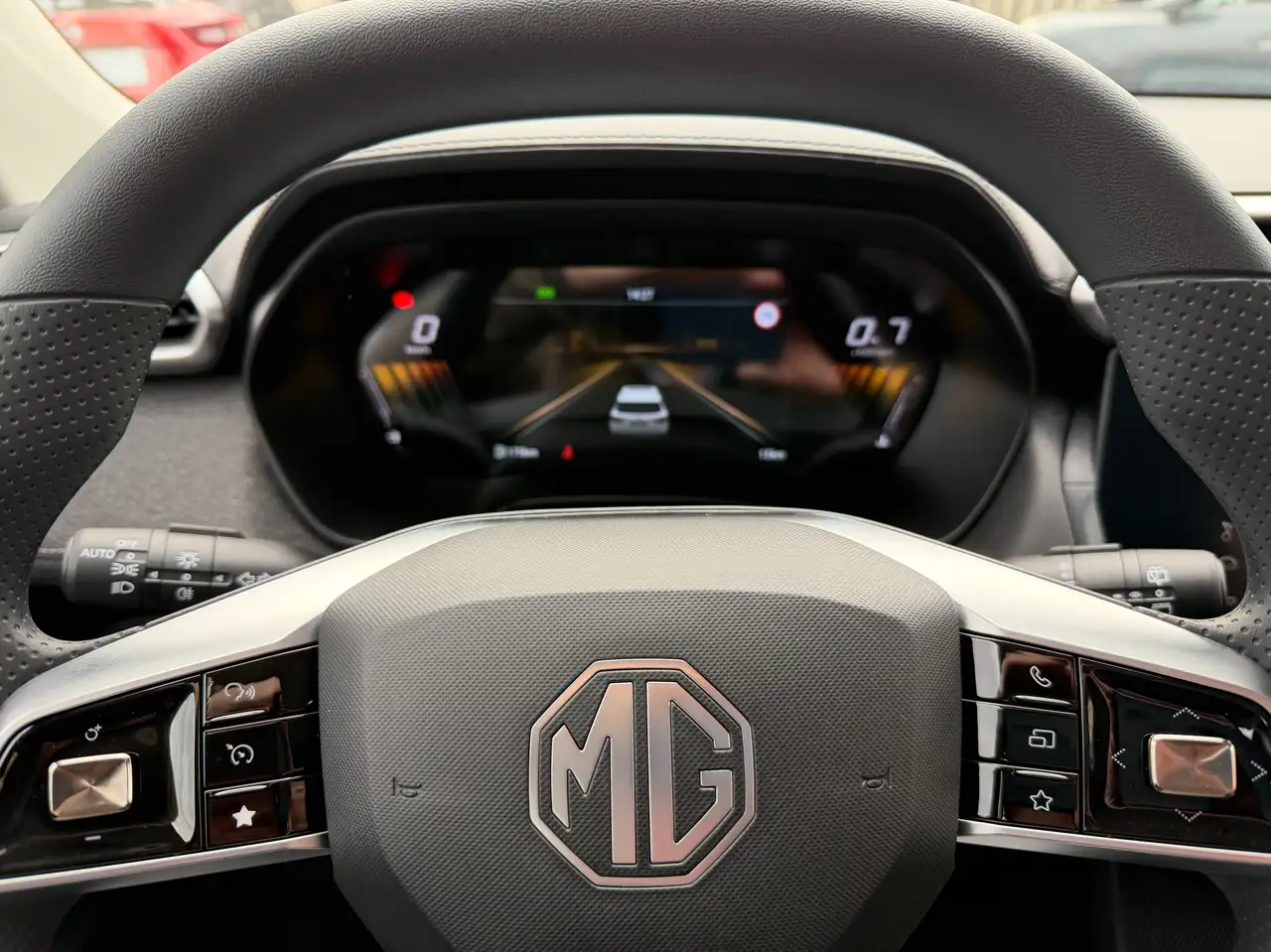MG ZS 1.5i Comfort 115PK NAV CARPLAY CAM NEW/MODEL 0KM 10