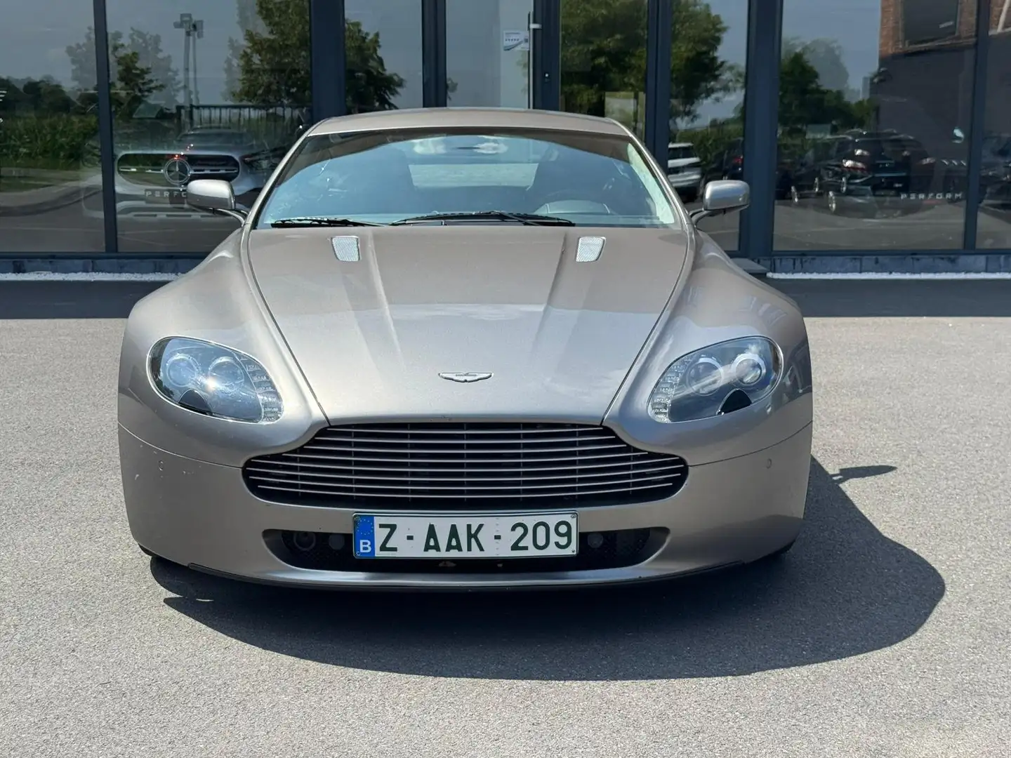 Aston Martin V8 V8 Vantage Stříbrná - 1