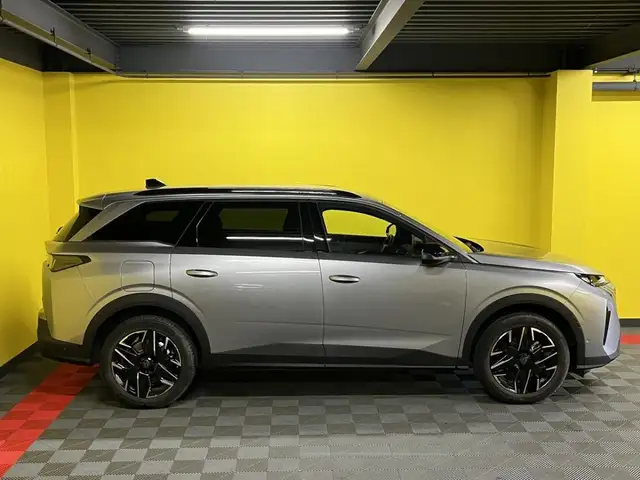 Peugeot 5008 view 5