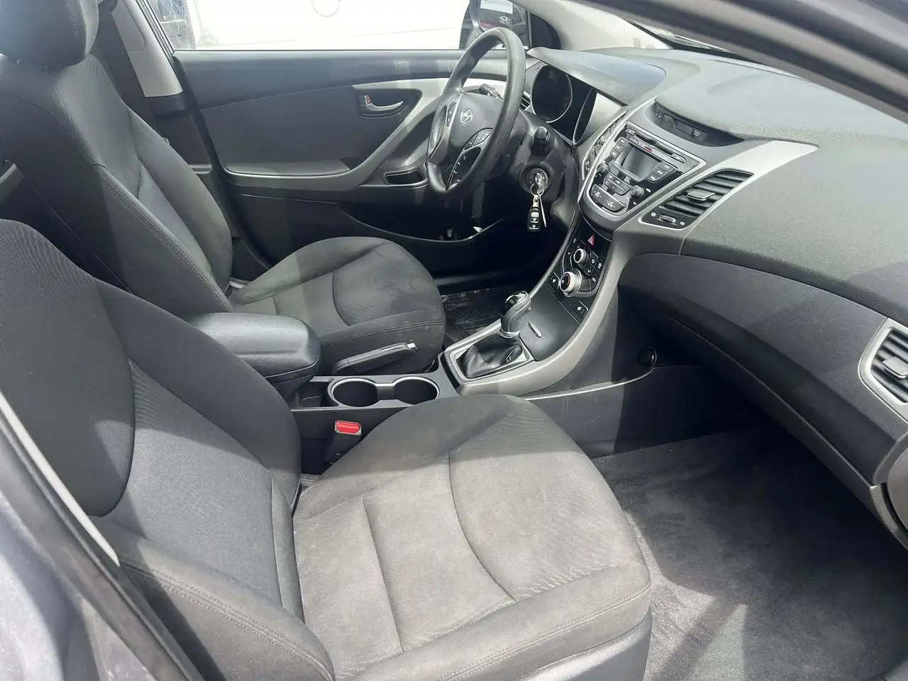 Hyundai ELANTRA снимка Hyundai ELANTRA