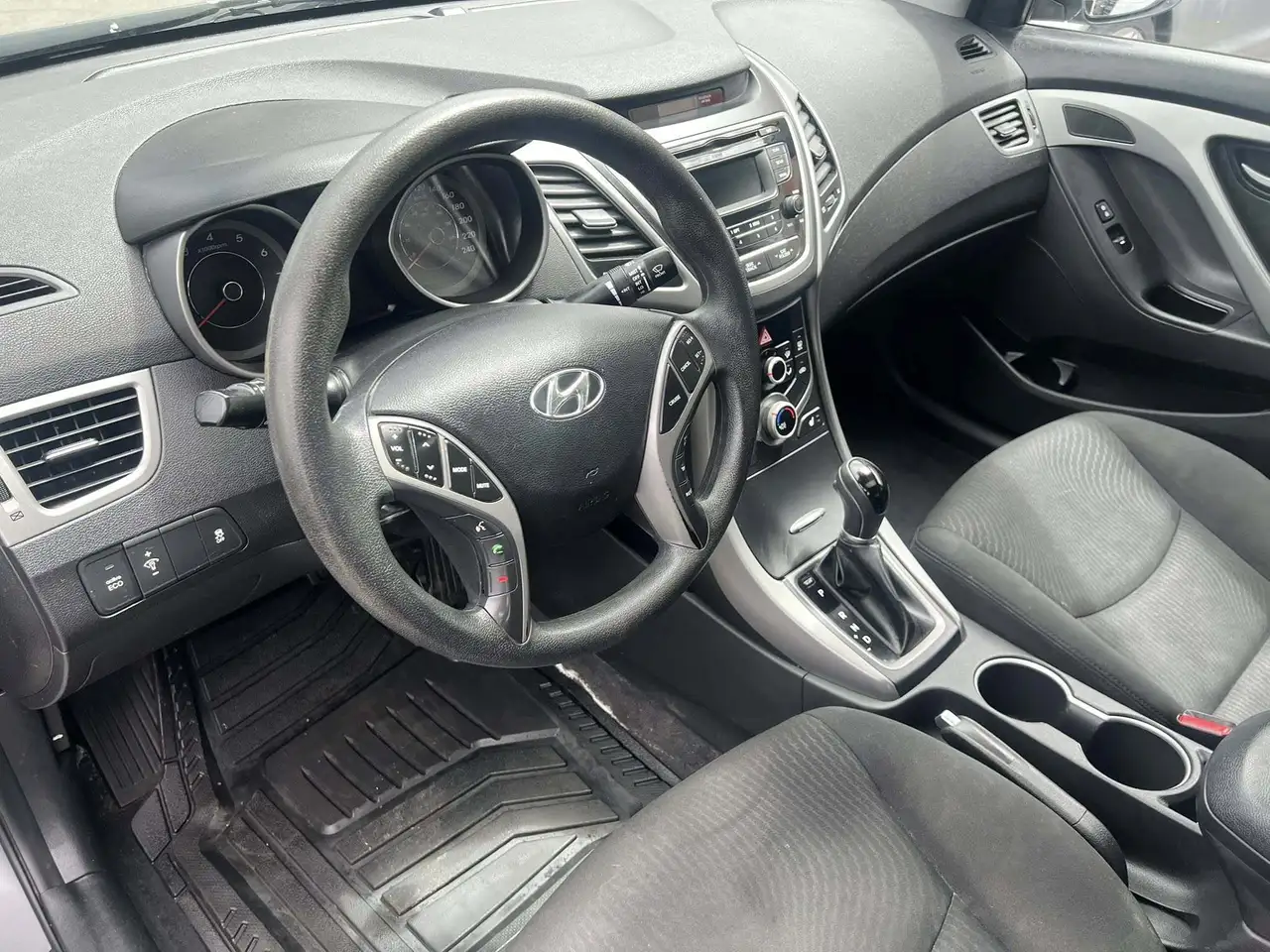 Hyundai ELANTRA снимка Hyundai ELANTRA