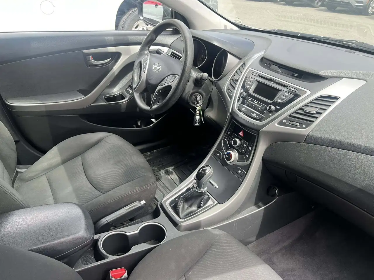 Hyundai ELANTRA снимка Hyundai ELANTRA