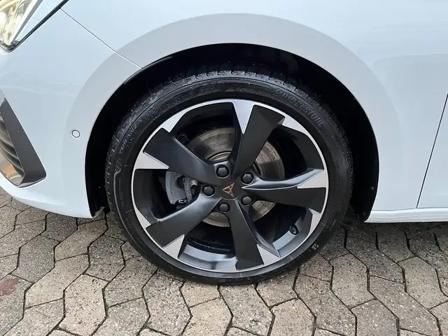 Cupra Leon view 4