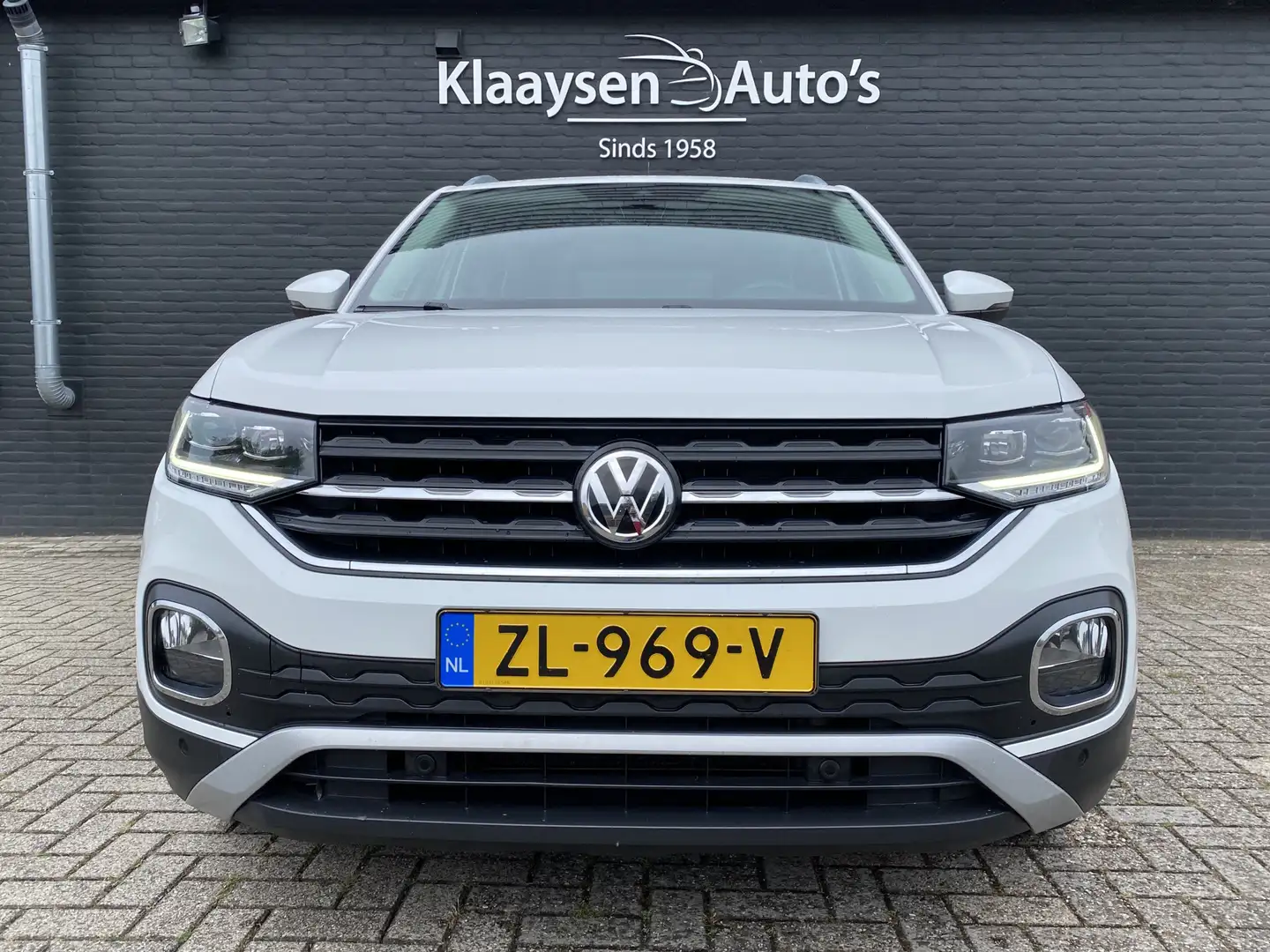 Volkswagen T-Cross 1.0 TSI Style 116 pk | navigatie | climate control Wit - 2