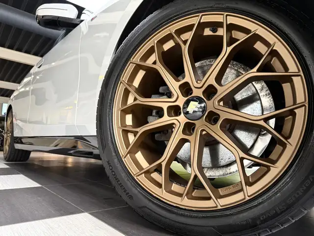 BMW 5 Series view 6