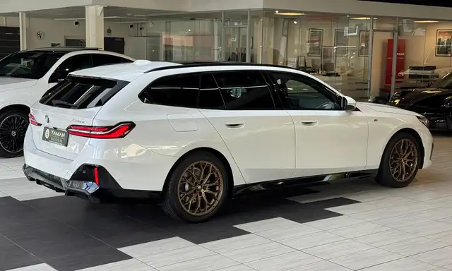 BMW 5 Series view 7