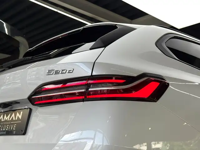 BMW 5 Series view 8