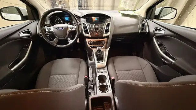 Ford Focus view 9