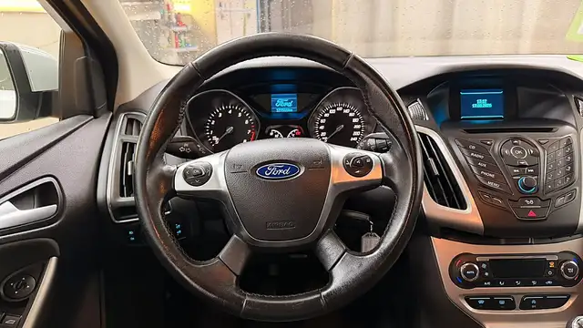 Ford Focus view 2