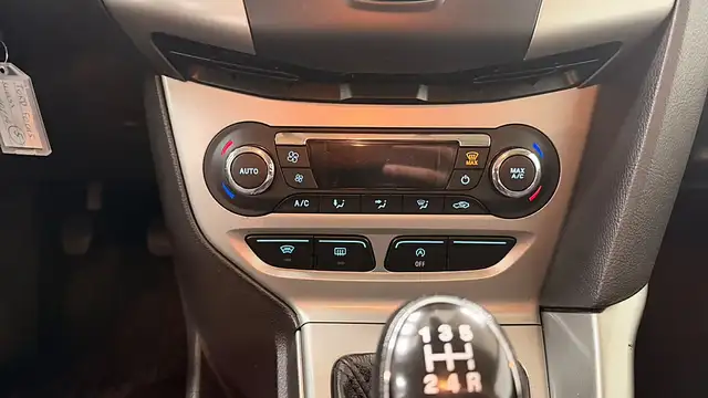 Ford Focus view 8