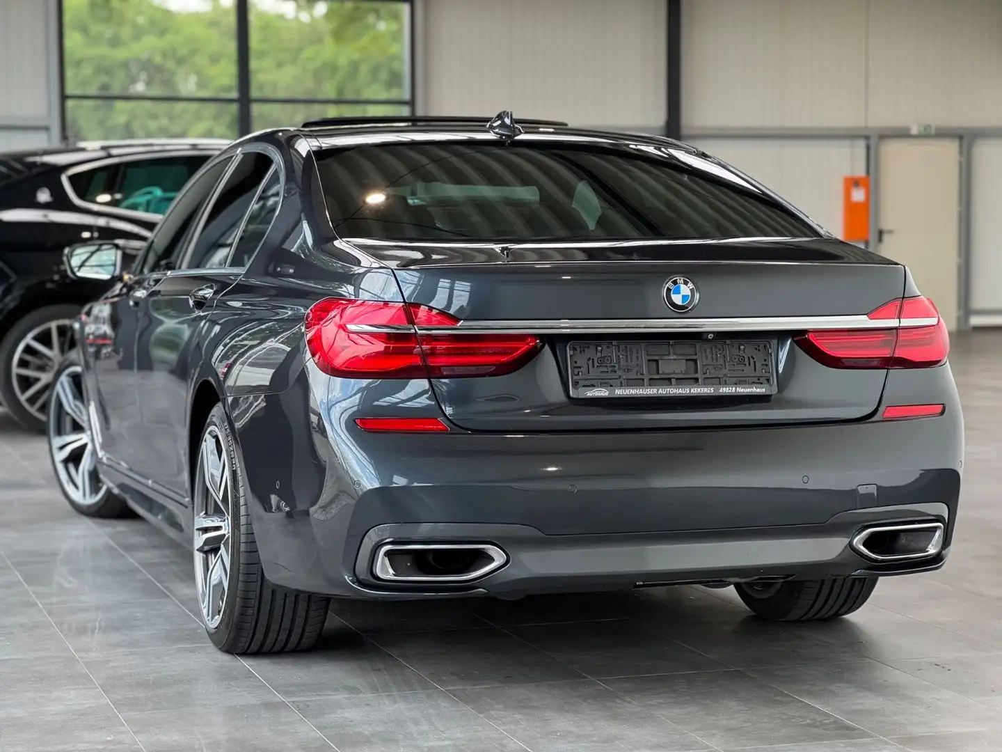 BMW 730 d xDrive M-Sportpaket Selbstlenk SYS Gestik Grau - 2
