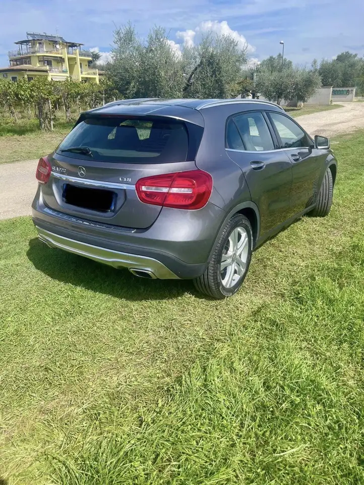 Mercedes-Benz GLA 220