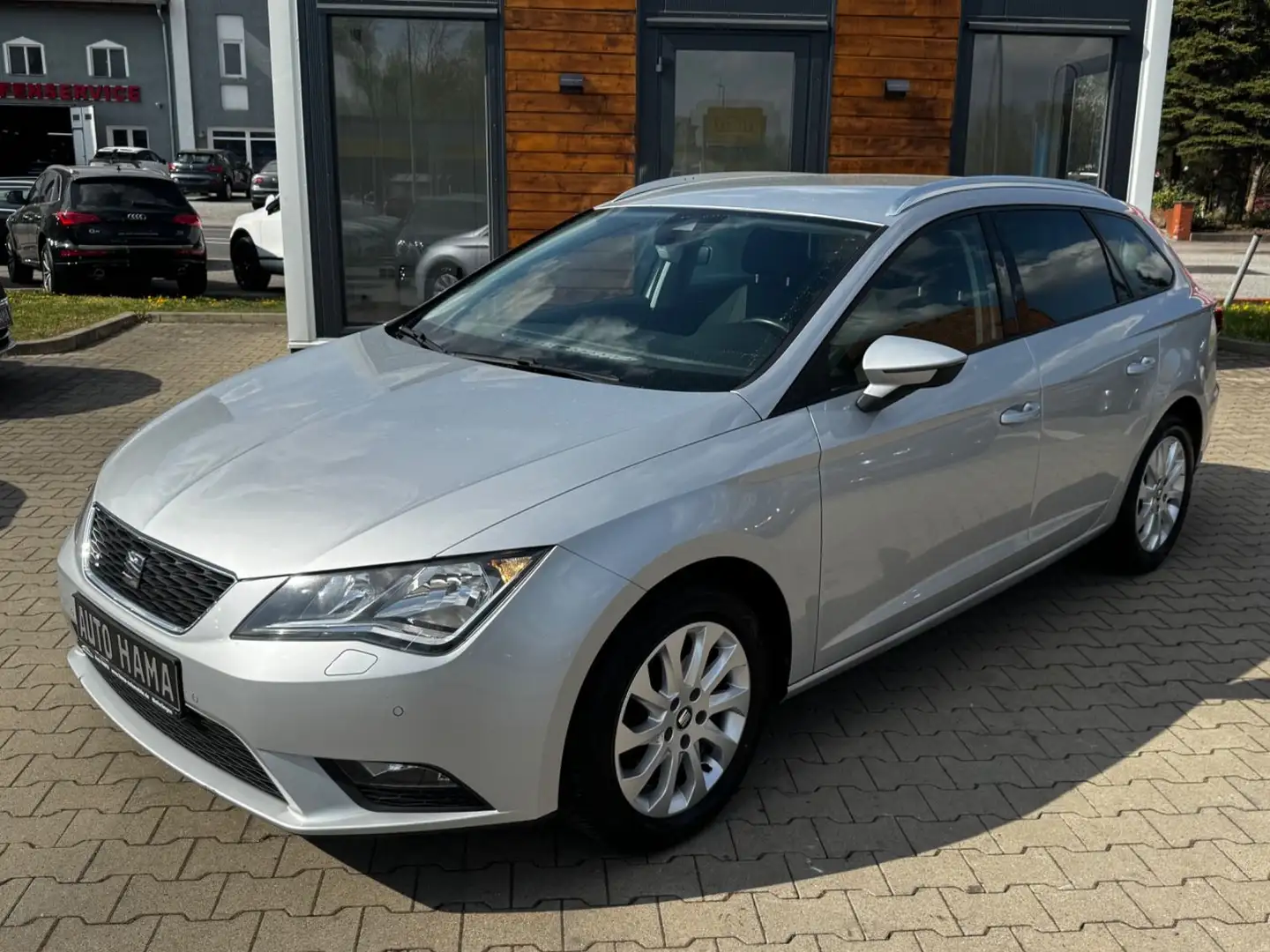 SEAT Leon ST Style 1.6 TDI DSG *NAVI*PDC*SHZ* Silber - 2