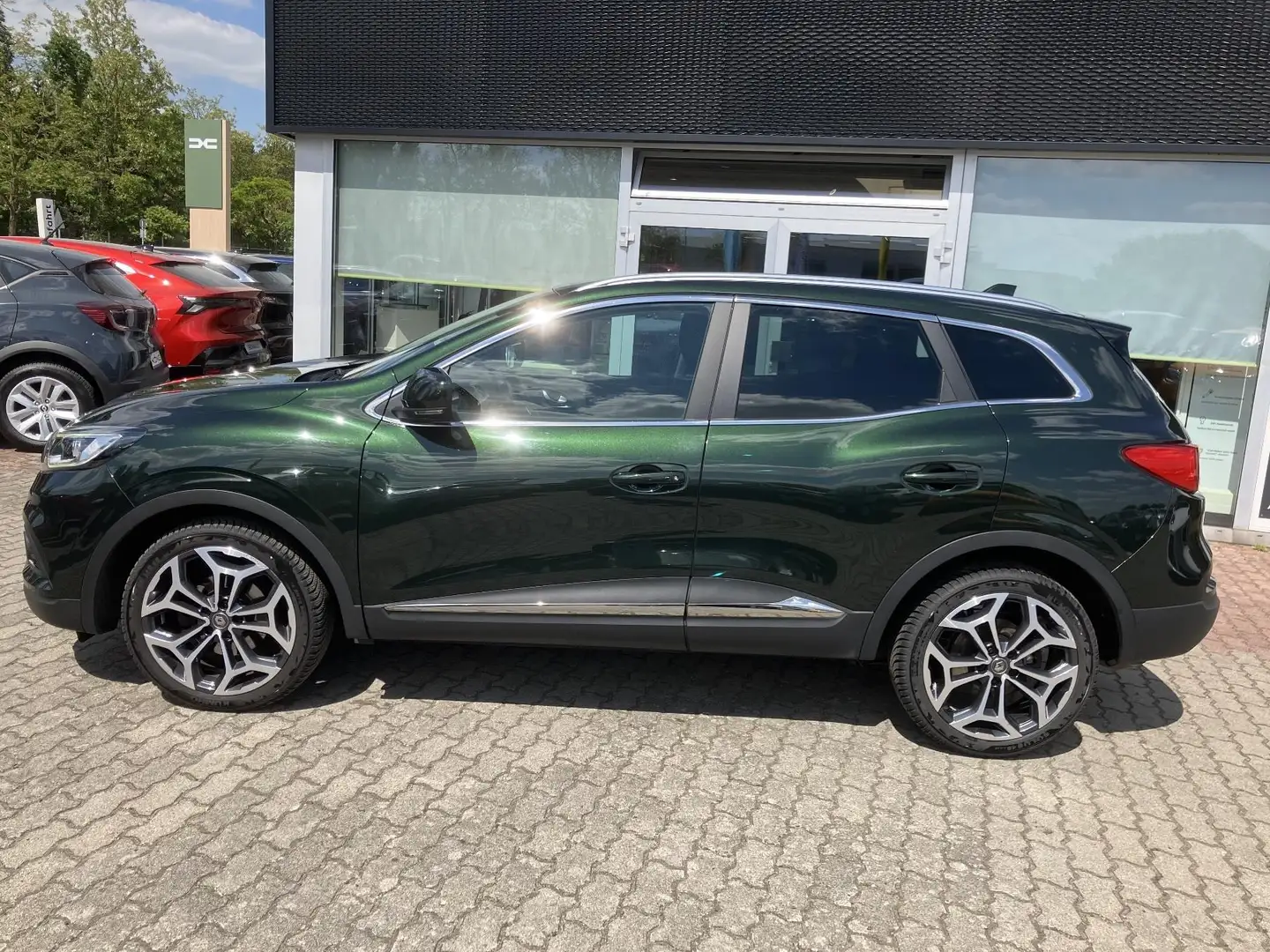 Renault Kadjar 140 PS Automatik Navi Klimaauto KeyLess Vert - 2