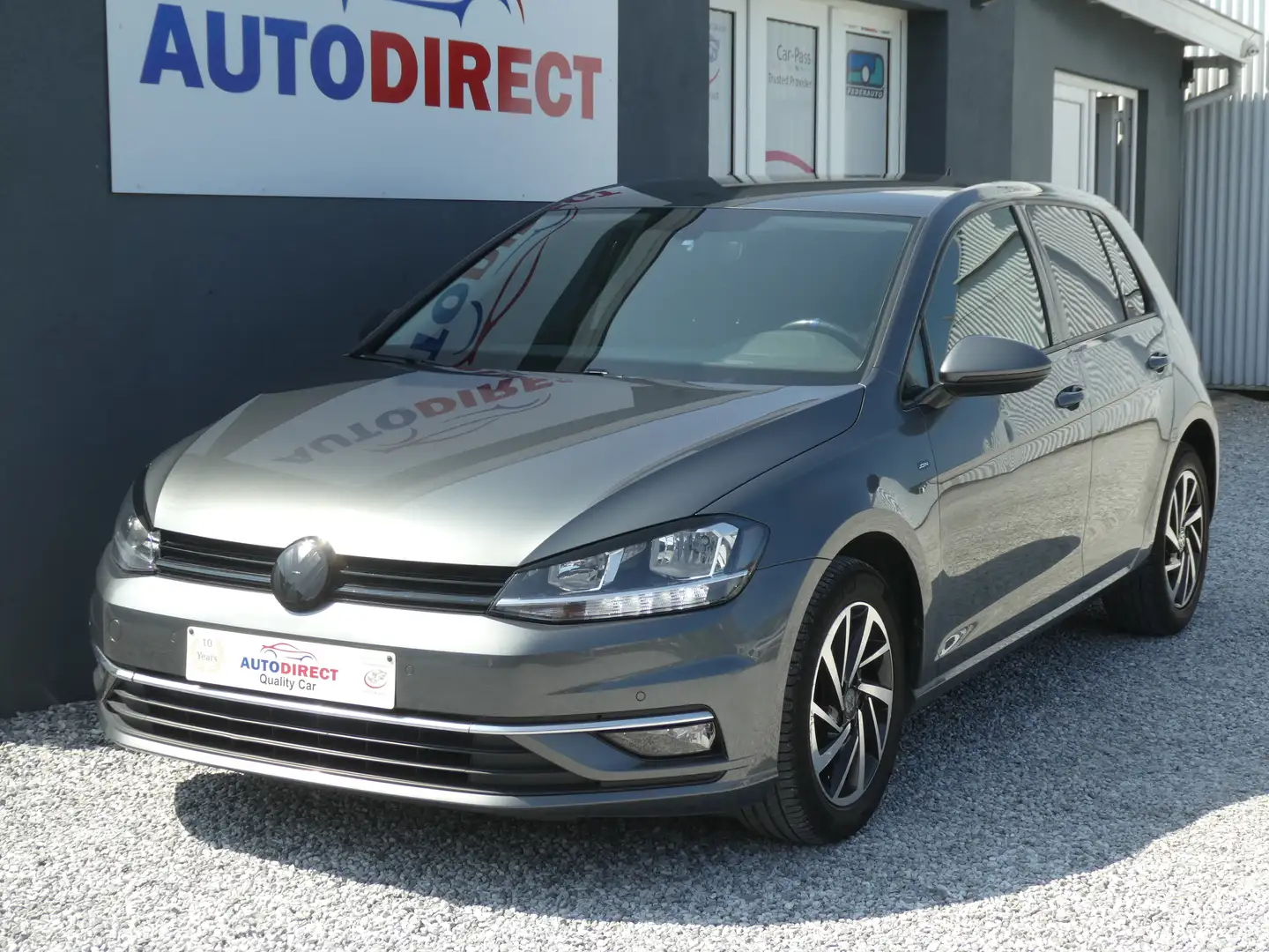 Volkswagen Golf 1.0 TSI AUTOMAAT Cockpit, Camera, Carplay, Navi Šedá - 1