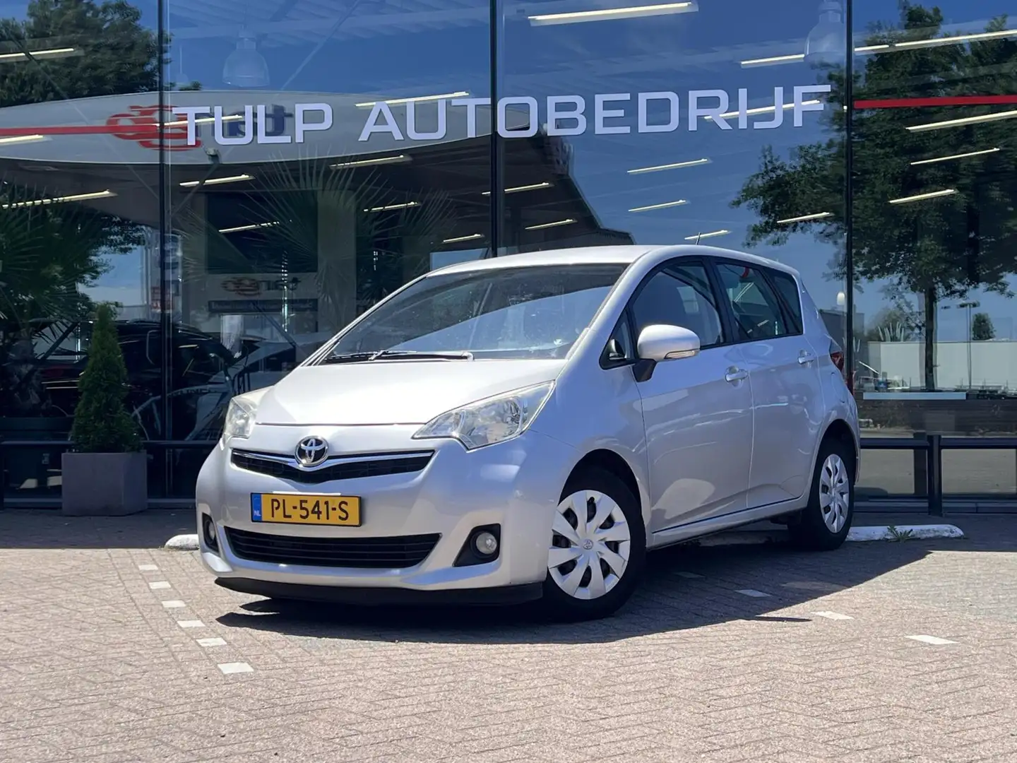 Toyota Verso-S 1.3 VVT-i Comfort 5- Deurs Airco Camera Grijs - 1