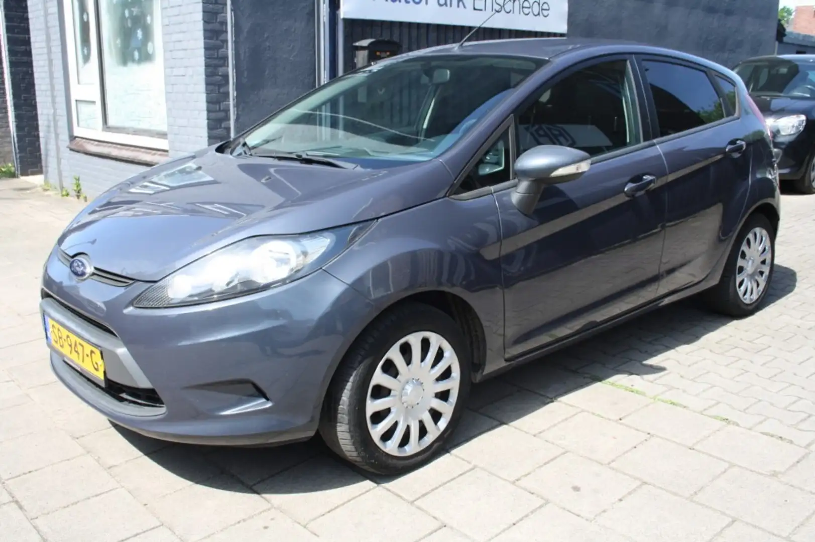 Ford Fiesta 1.25 / 5DR / Airco / APK NIEUW Grijs - 1