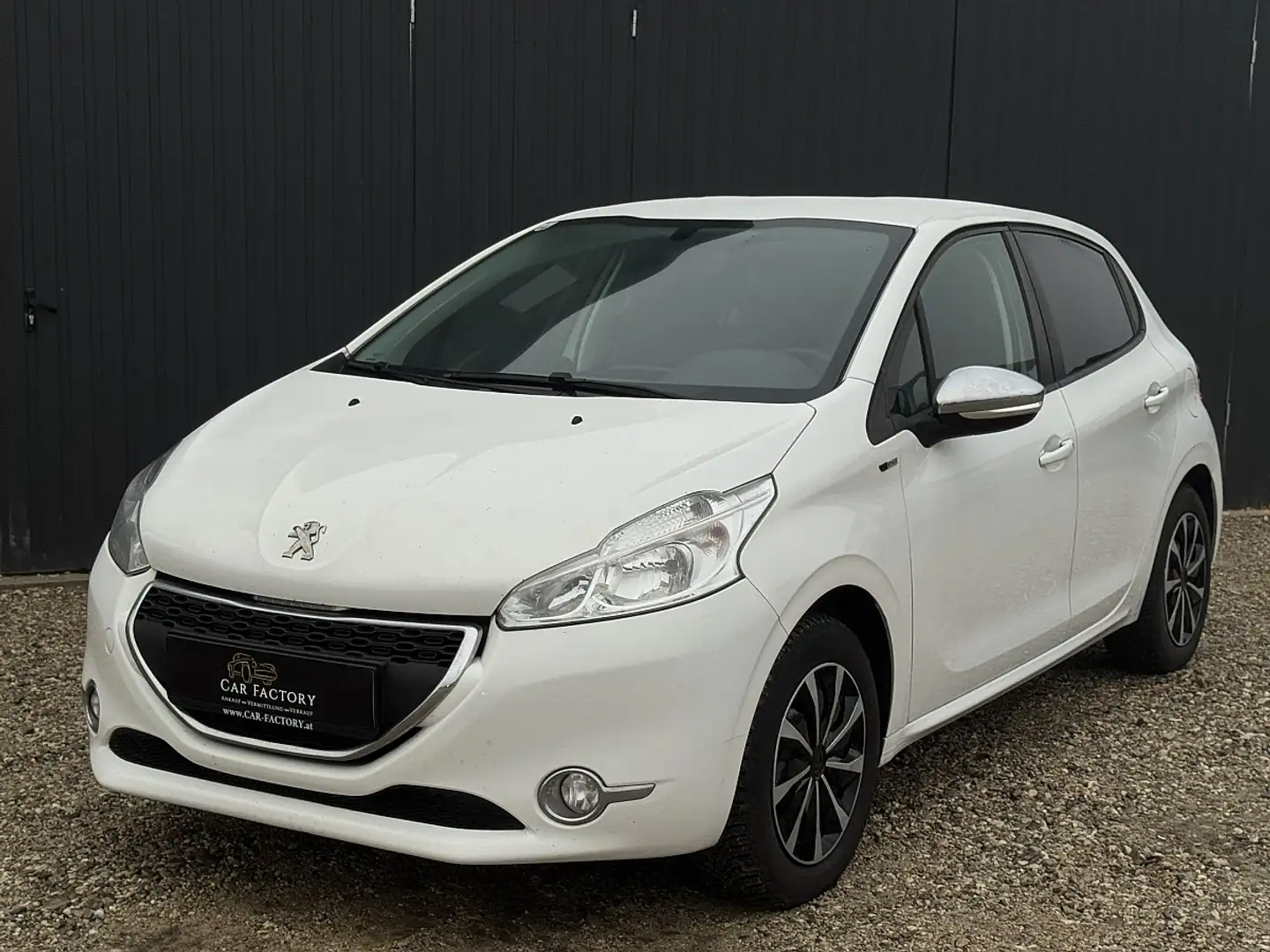 Peugeot 208 Active 1,2 VTi 82 Weiß - 1