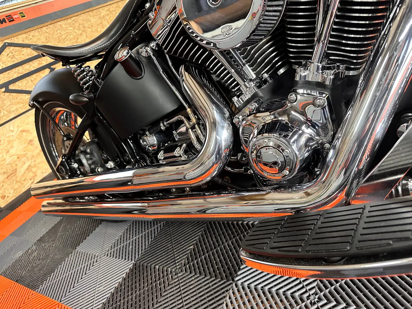 Harley-Davidson Softail FLSTFI Zwart - 1