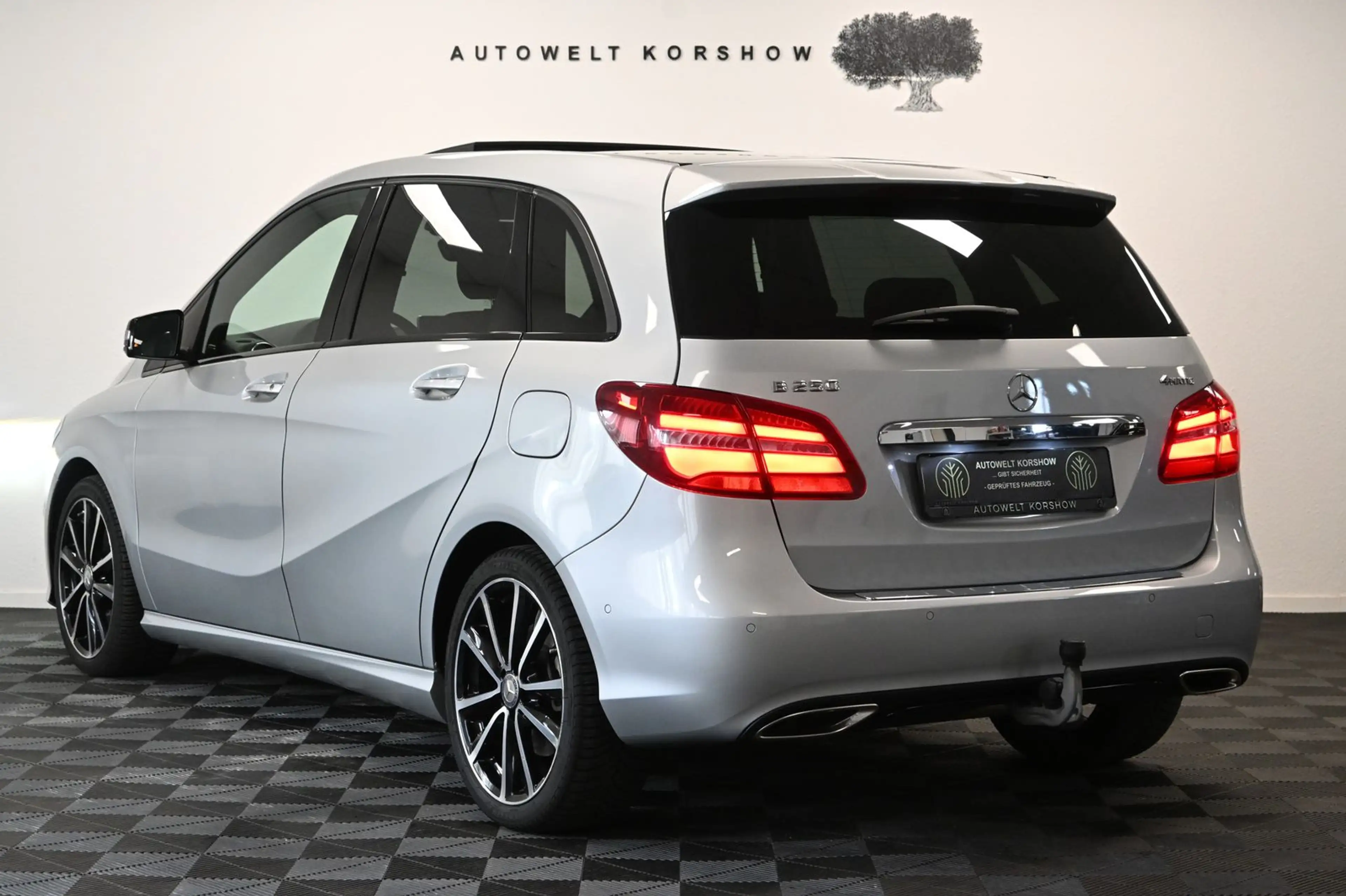 Mercedes-Benz B 250 4Matic *KAMERA*PANORAMA*LED*MEMORY*AHK* — photo 10
