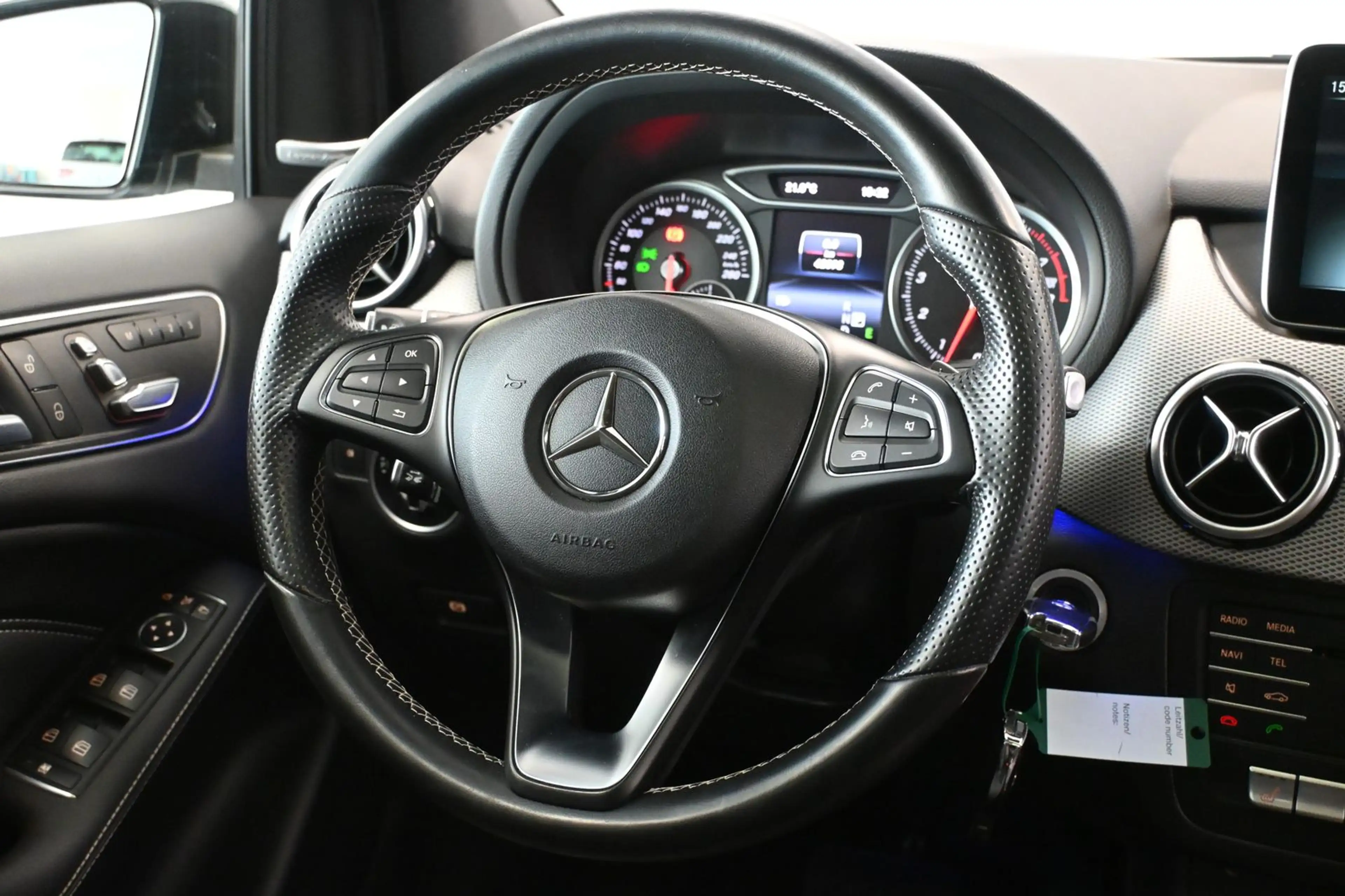 Mercedes-Benz B 250 4Matic *KAMERA*PANORAMA*LED*MEMORY*AHK* — photo 13