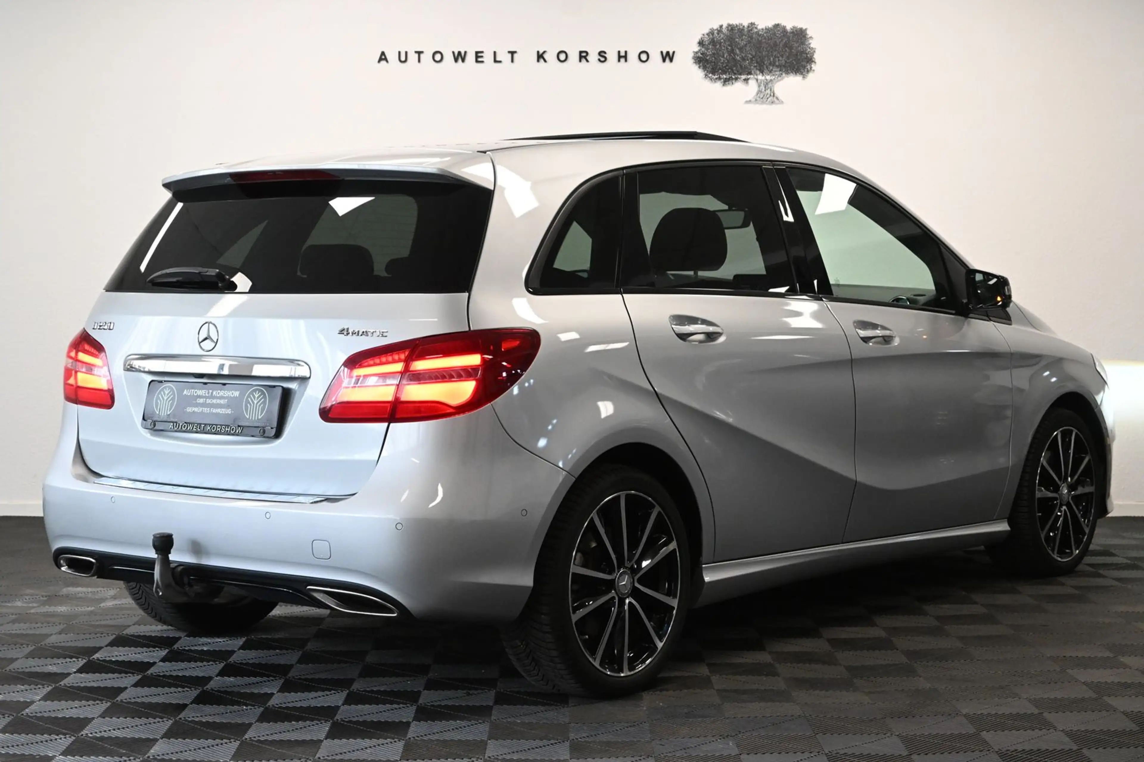 Mercedes-Benz B 250 4Matic *KAMERA*PANORAMA*LED*MEMORY*AHK* — photo 9