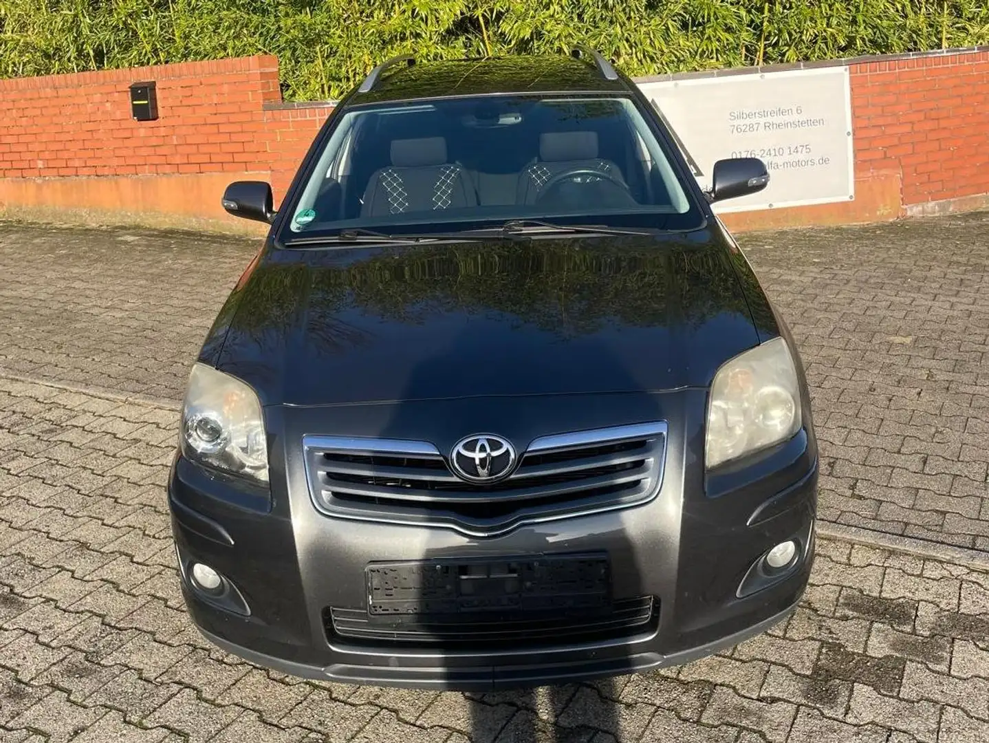 Toyota Avensis 2.0 D-4D Team // 1-Hand // Anhängerkupplung // Šedá - 2