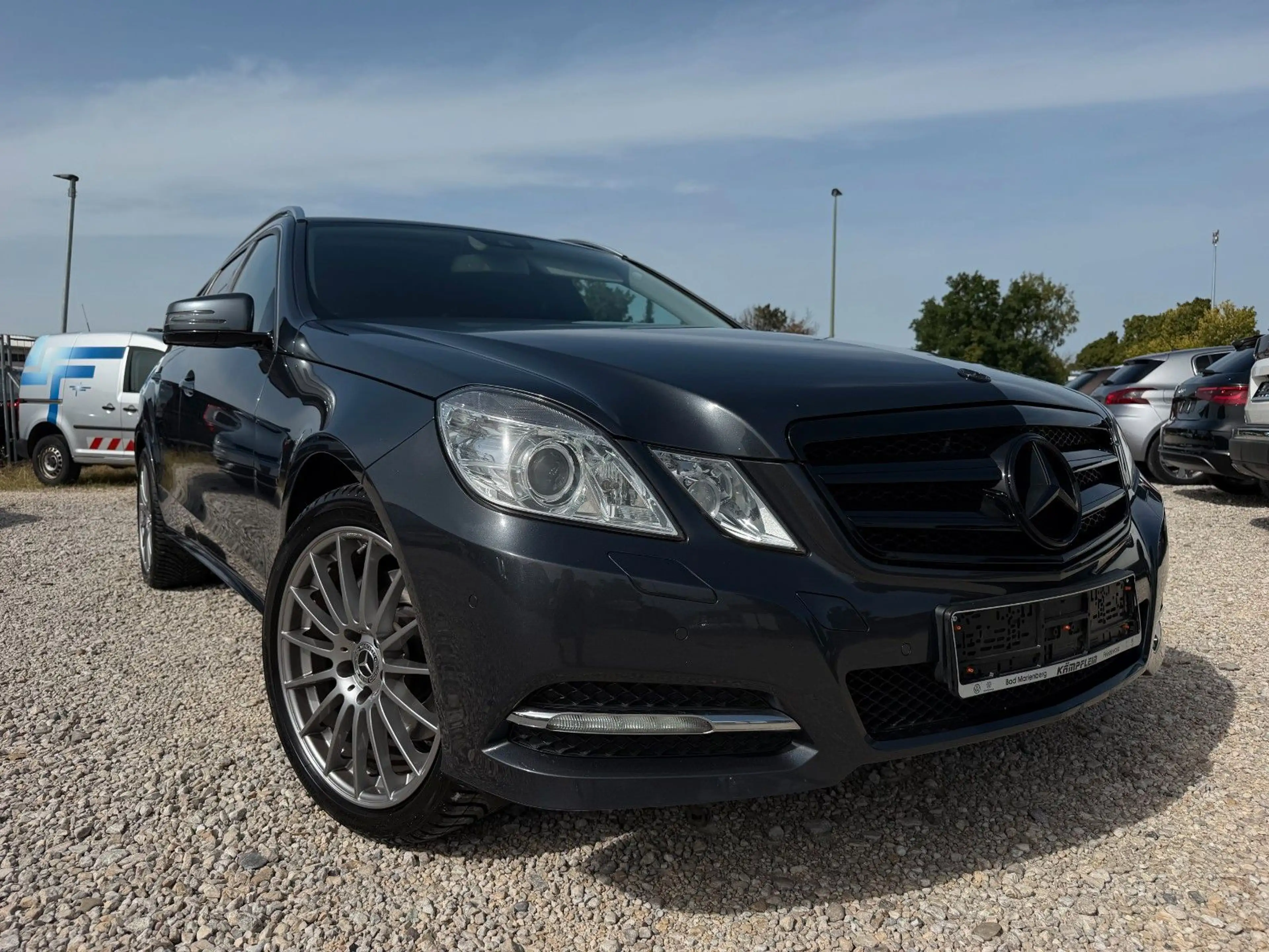 Mercedes-Benz E 250 | MB Service | TÜV Neu — photo 3