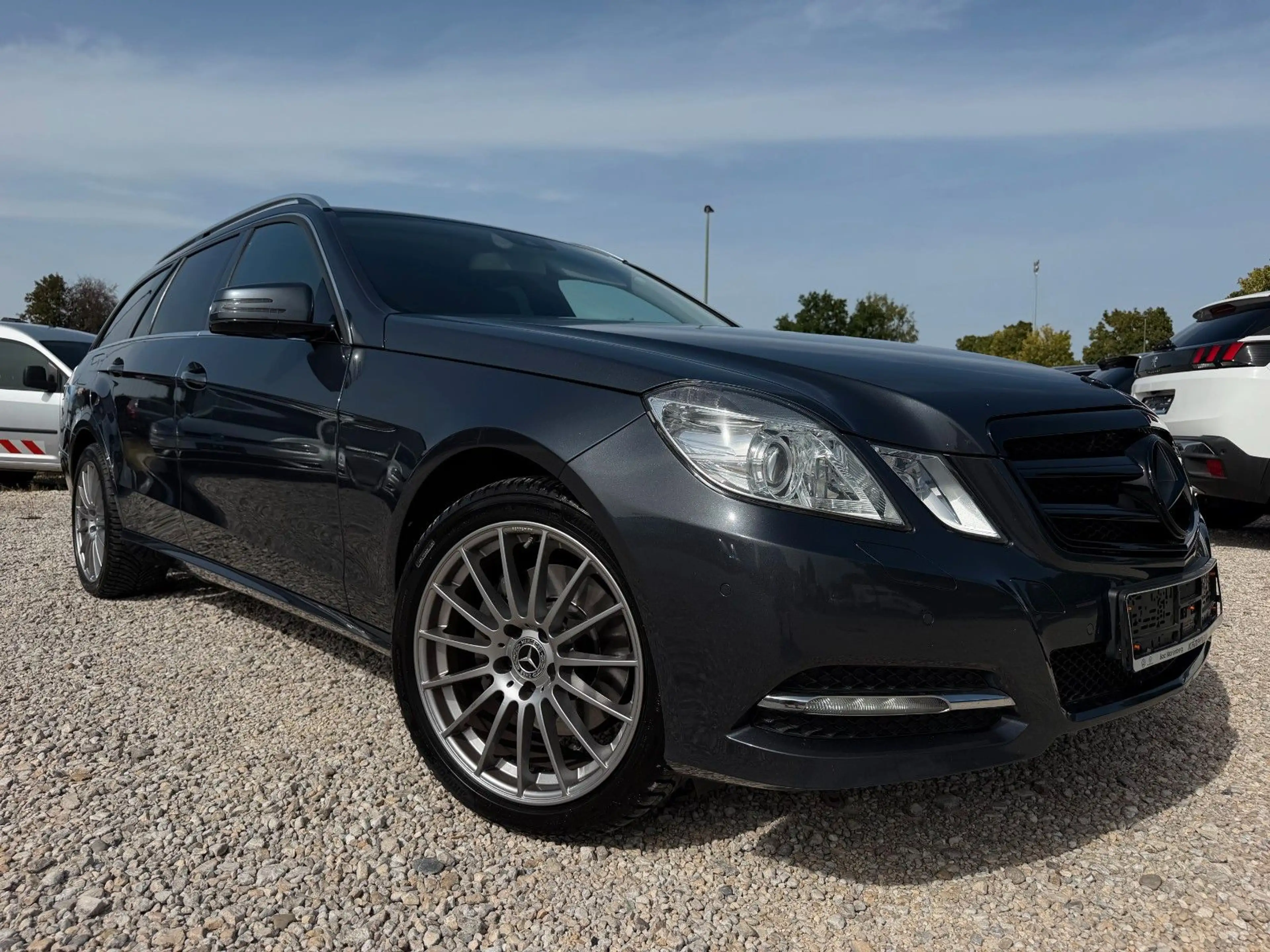 Mercedes-Benz E 250 | MB Service | TÜV Neu — photo 4