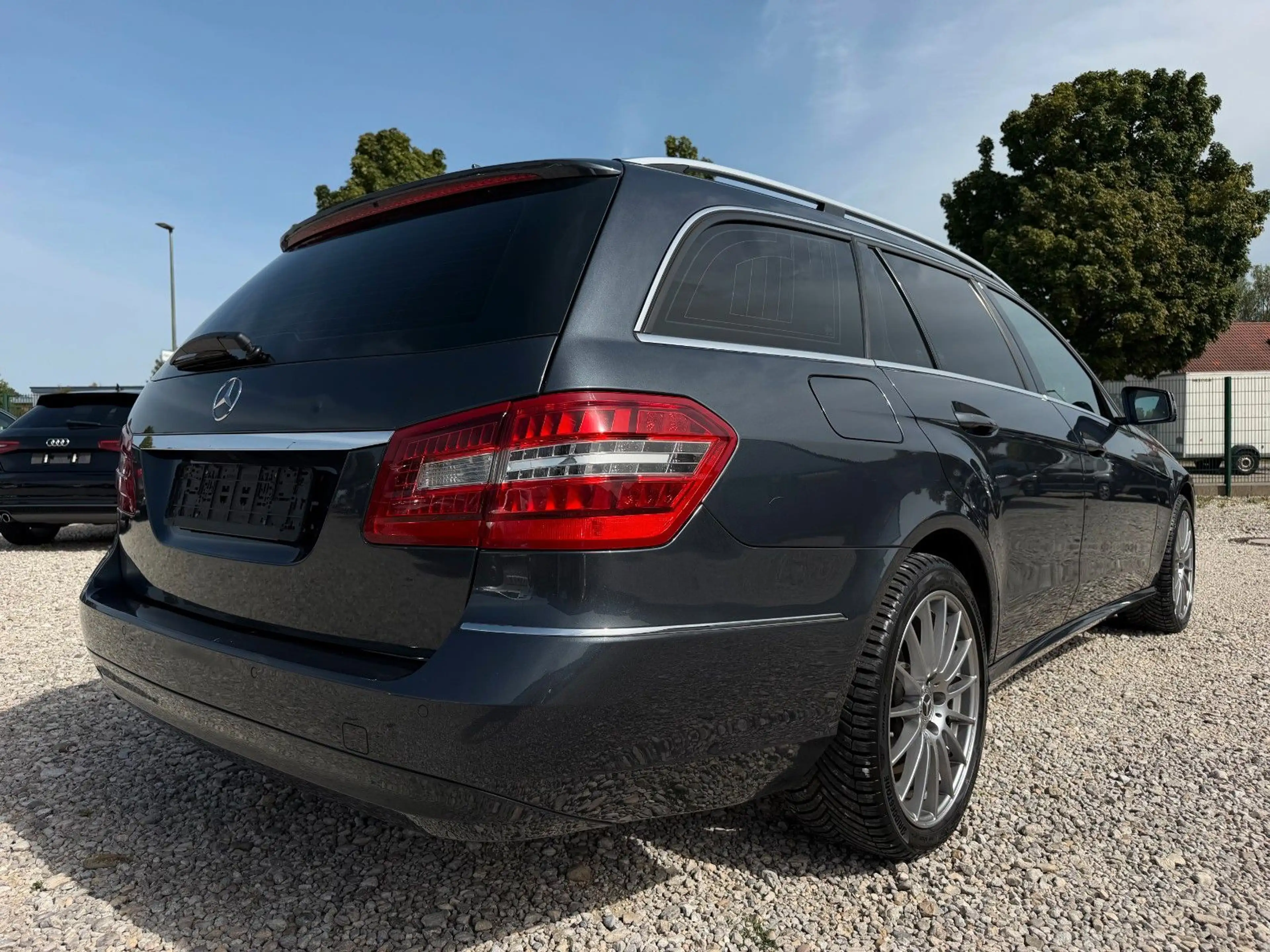 Mercedes-Benz E 250 | MB Service | TÜV Neu — photo 6
