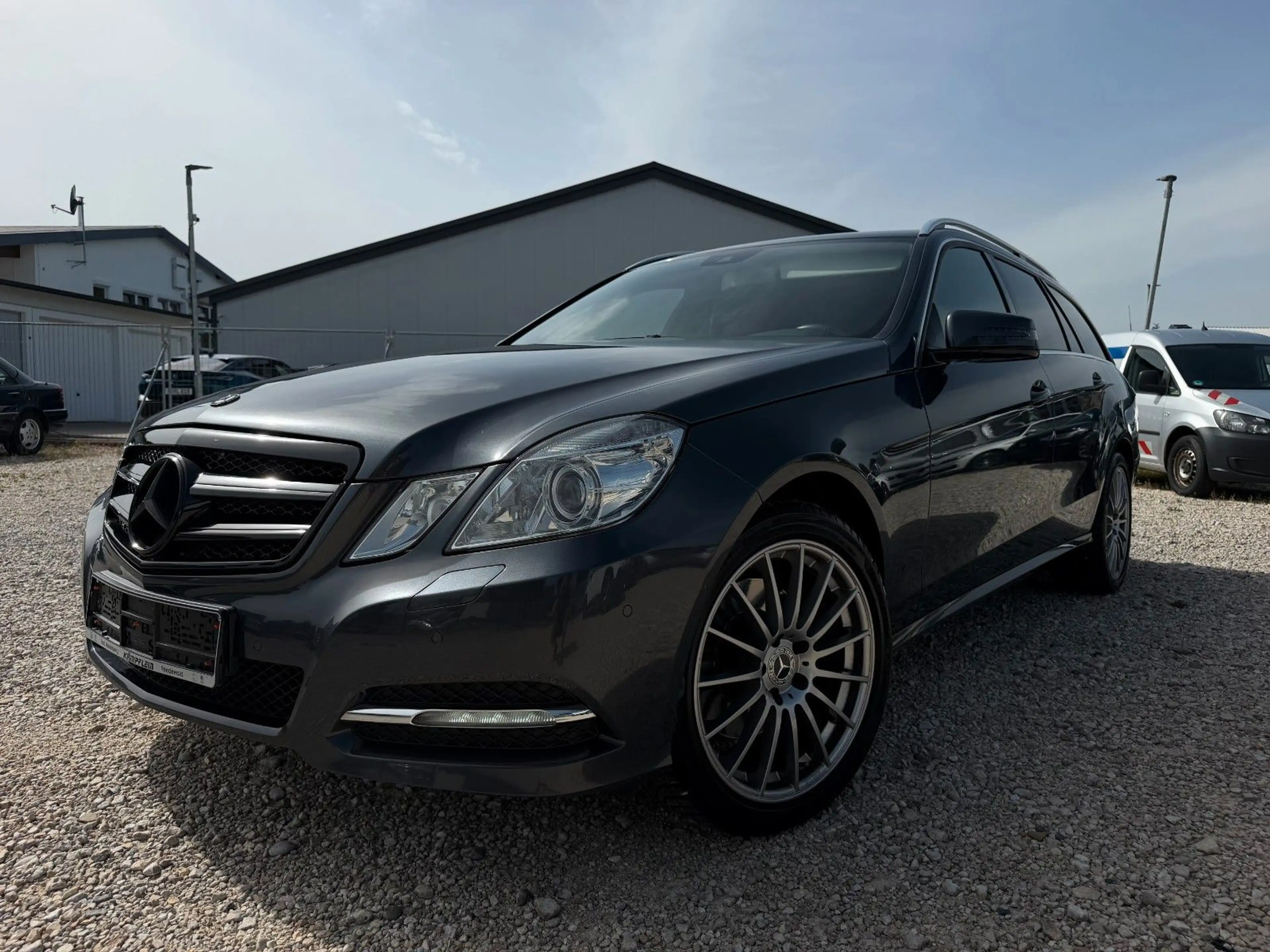 Mercedes-Benz E 250 | MB Service | TÜV Neu — photo 13