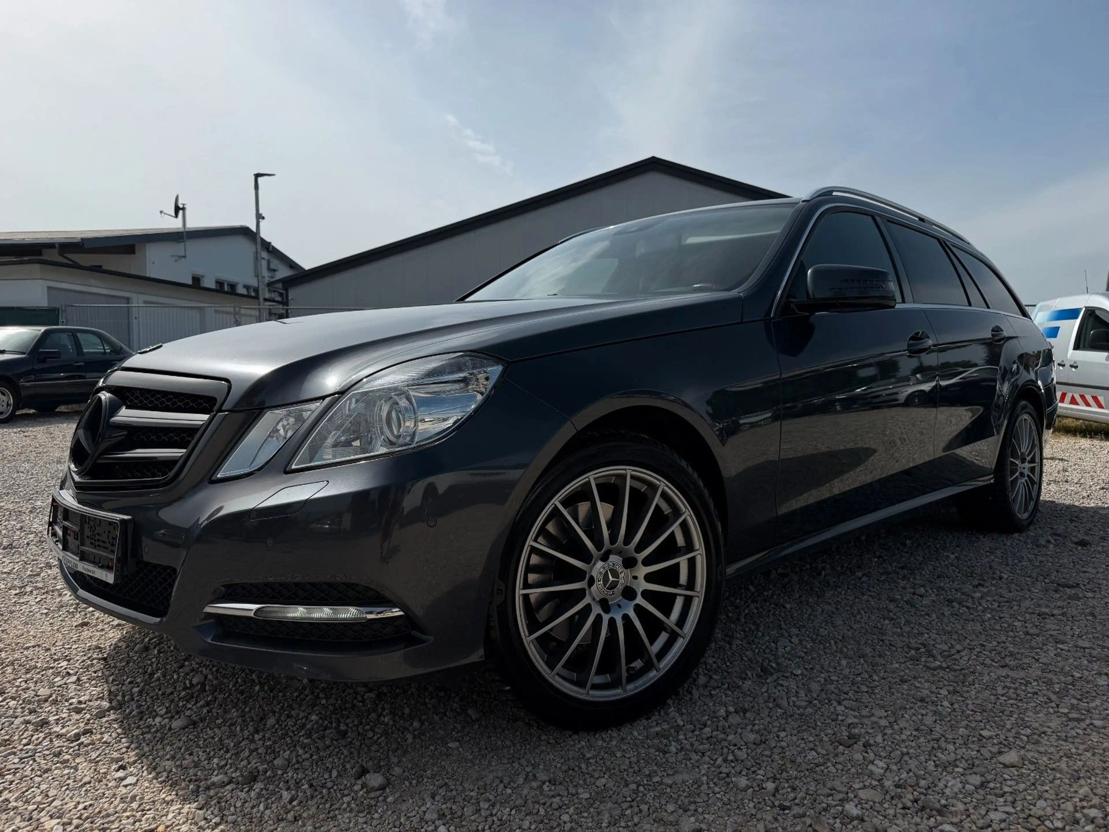Mercedes-Benz E 250 | MB Service | TÜV Neu