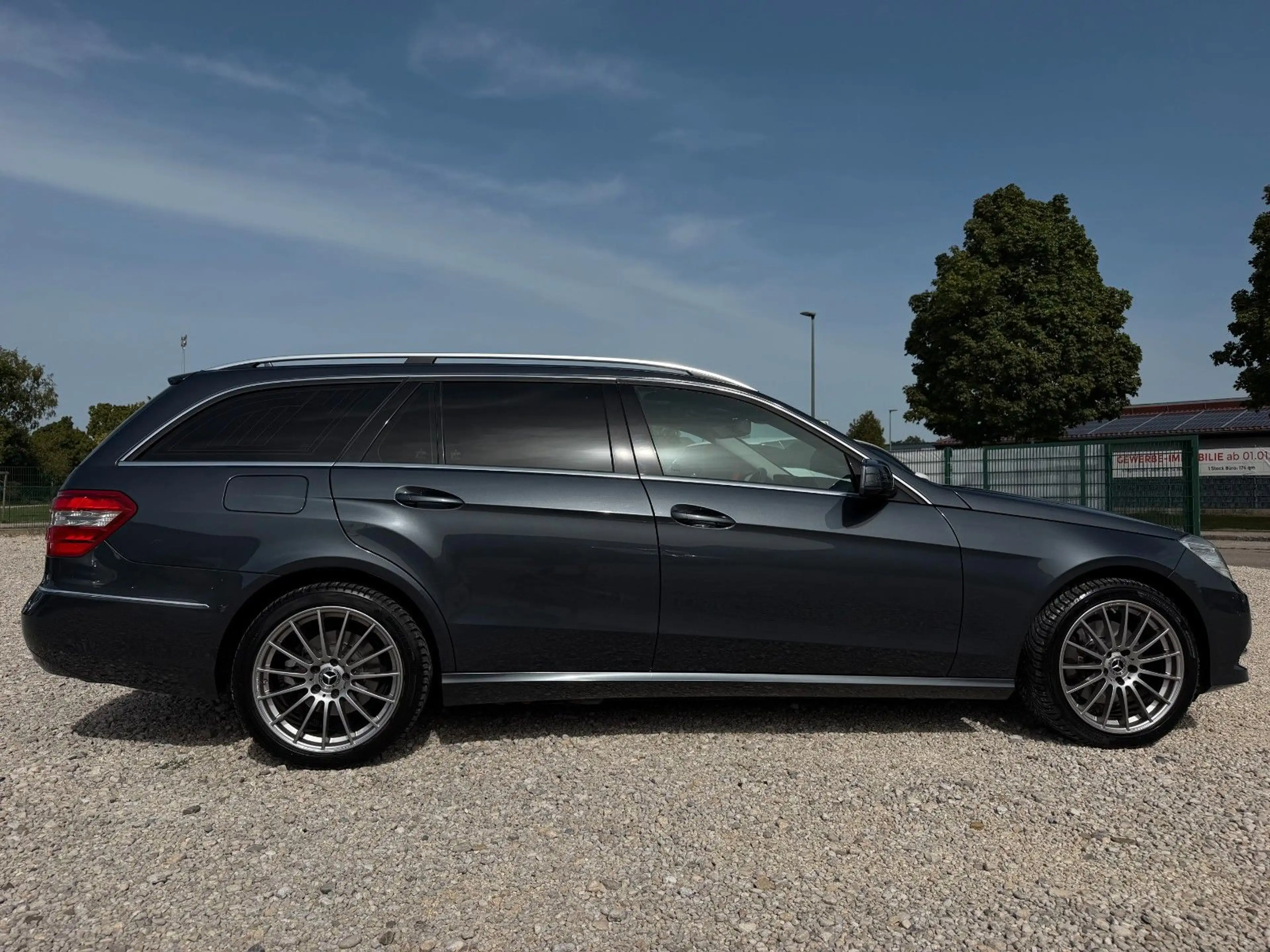 Mercedes-Benz E 250 | MB Service | TÜV Neu — photo 5