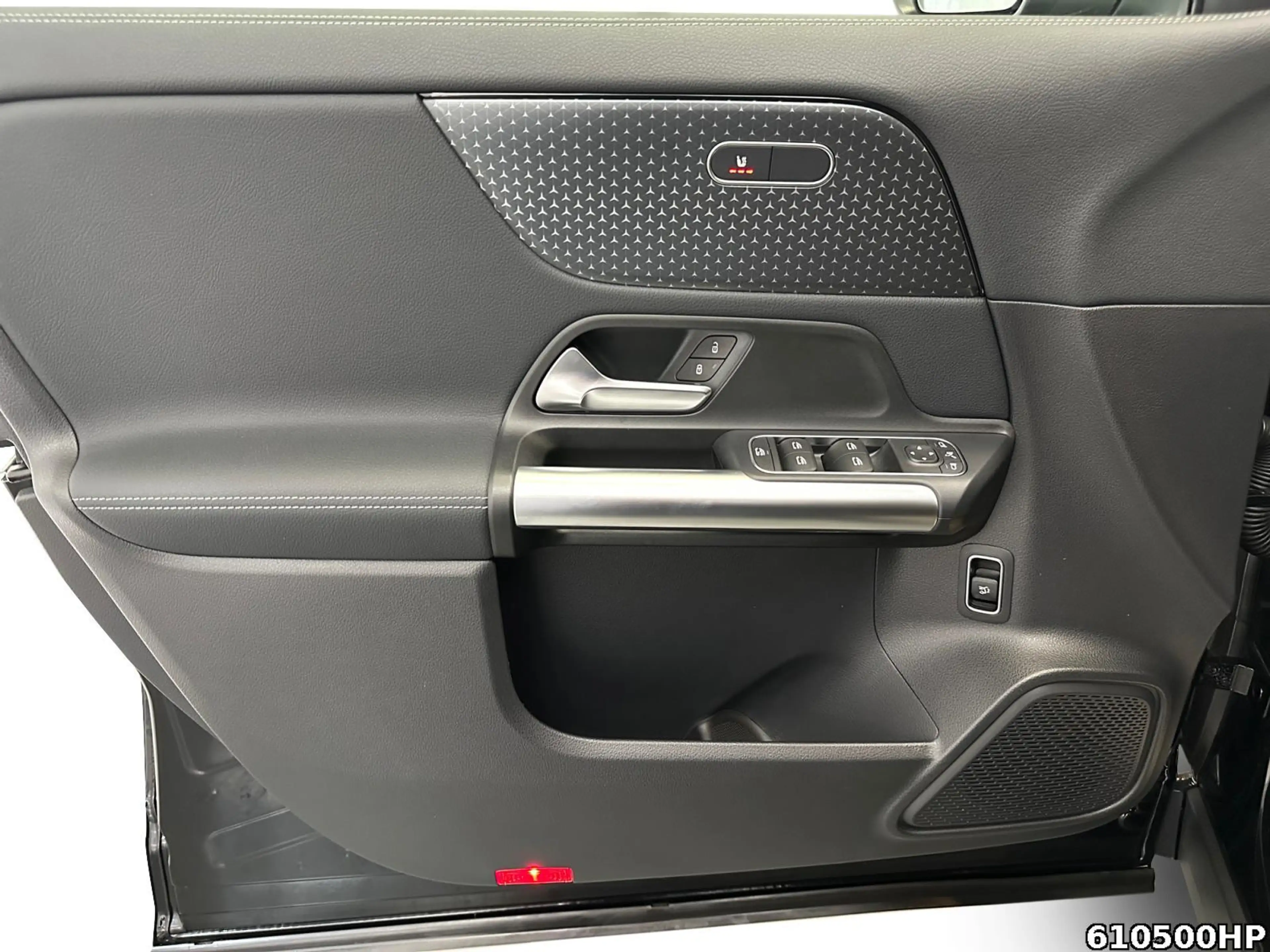 Mercedes-Benz GLA 200 Progressive — photo 14