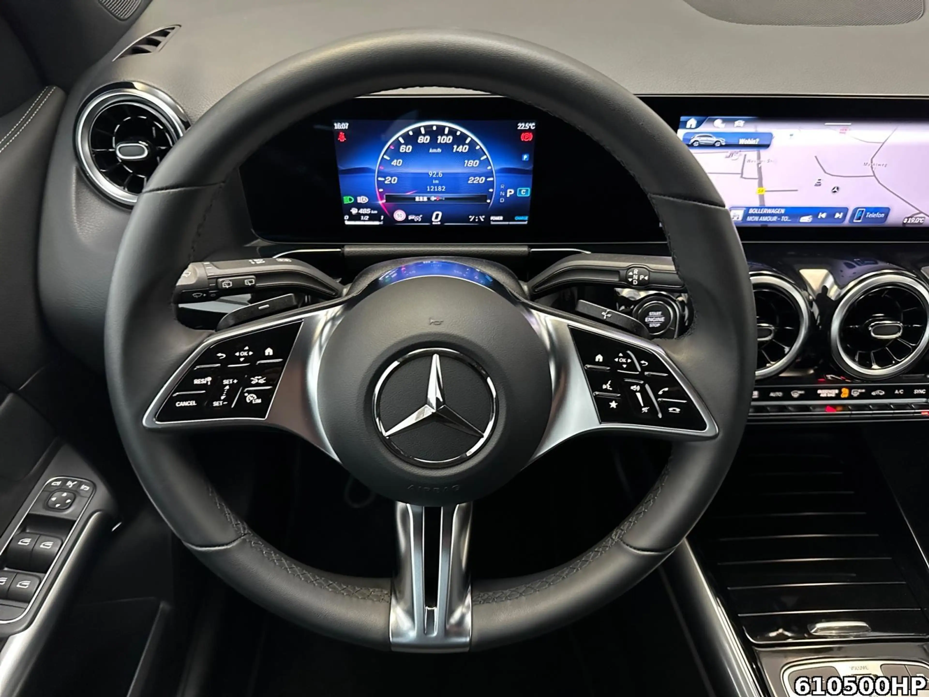 Mercedes-Benz GLA 200 Progressive — photo 9