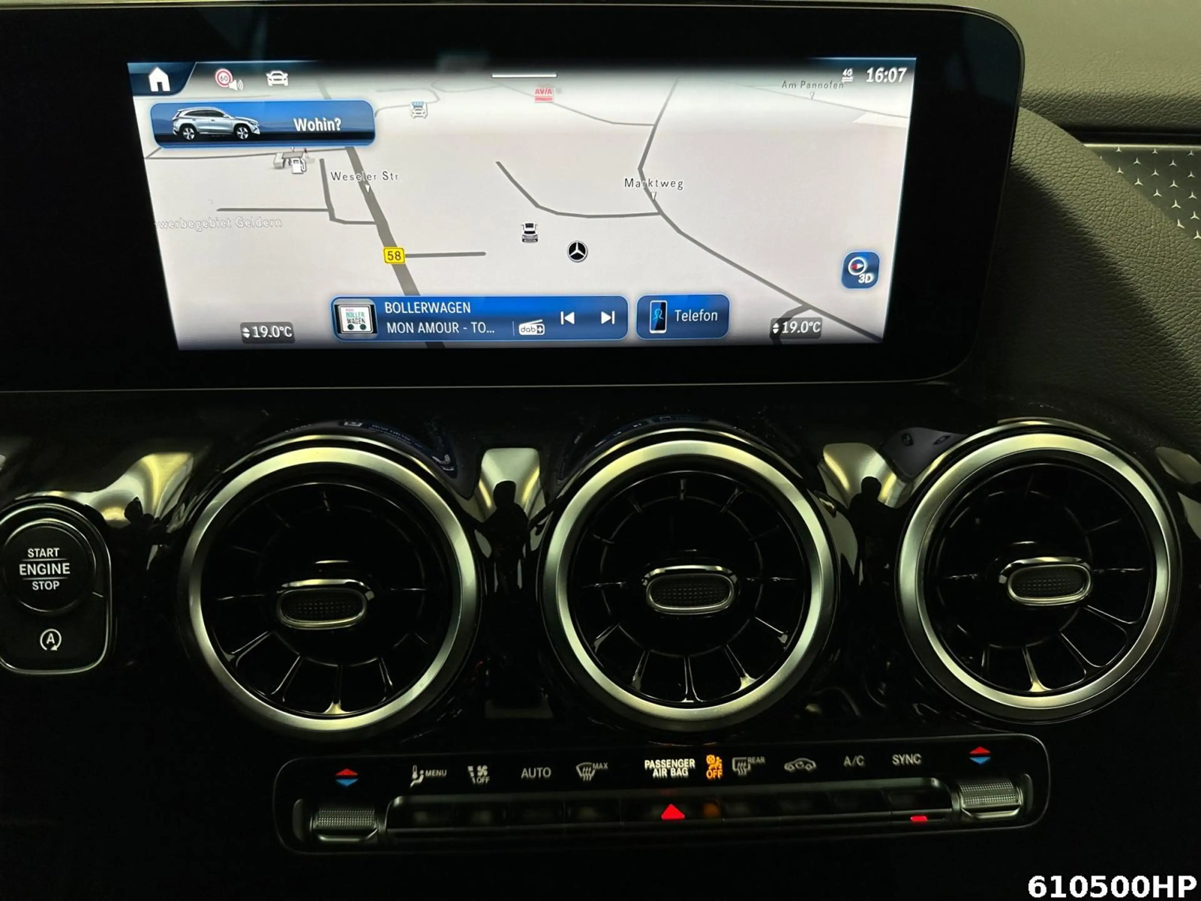 Mercedes-Benz GLA 200 Progressive — photo 10