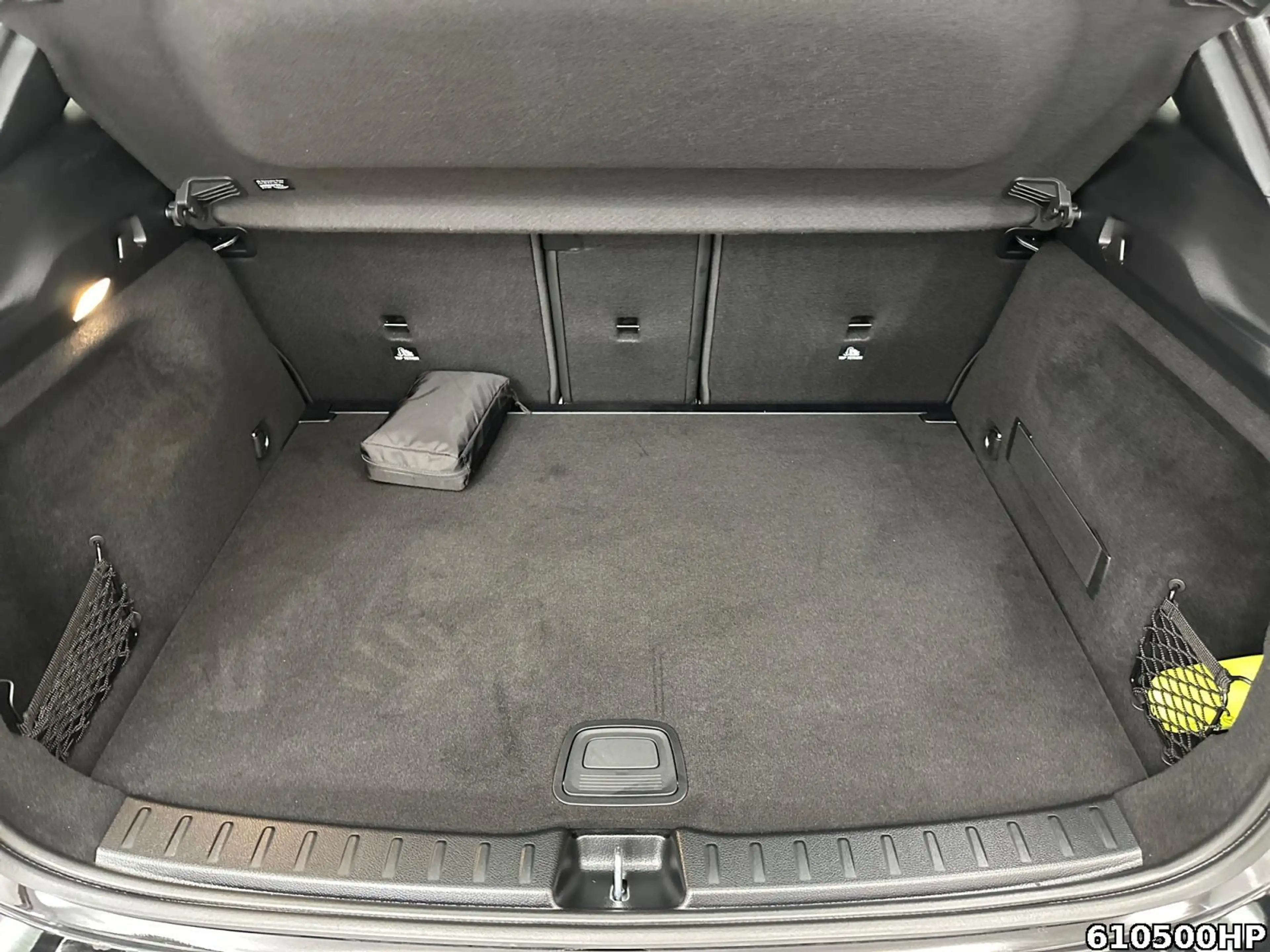Mercedes-Benz GLA 200 Progressive — photo 6