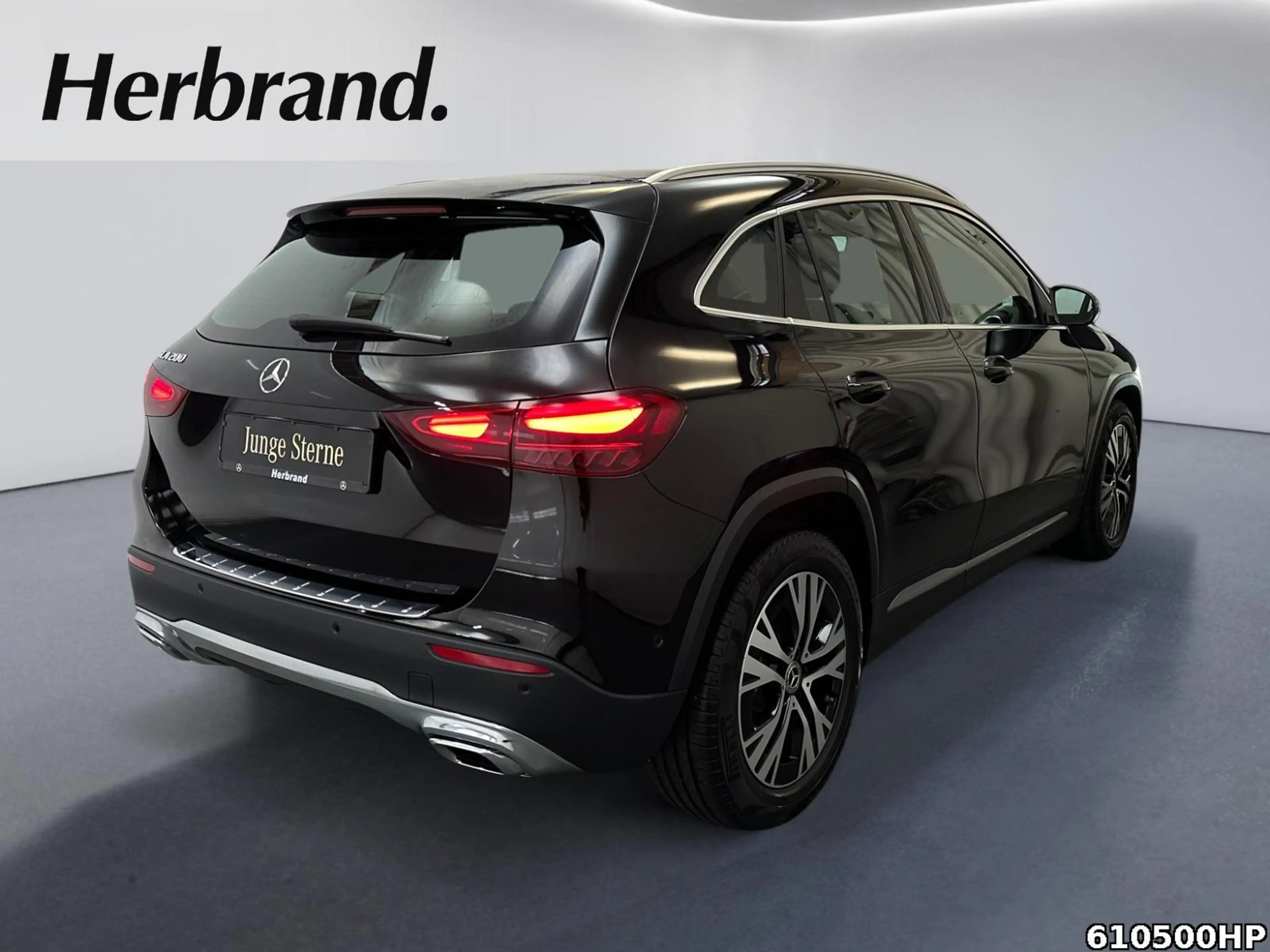 Mercedes-Benz GLA 200 Progressive — photo 3