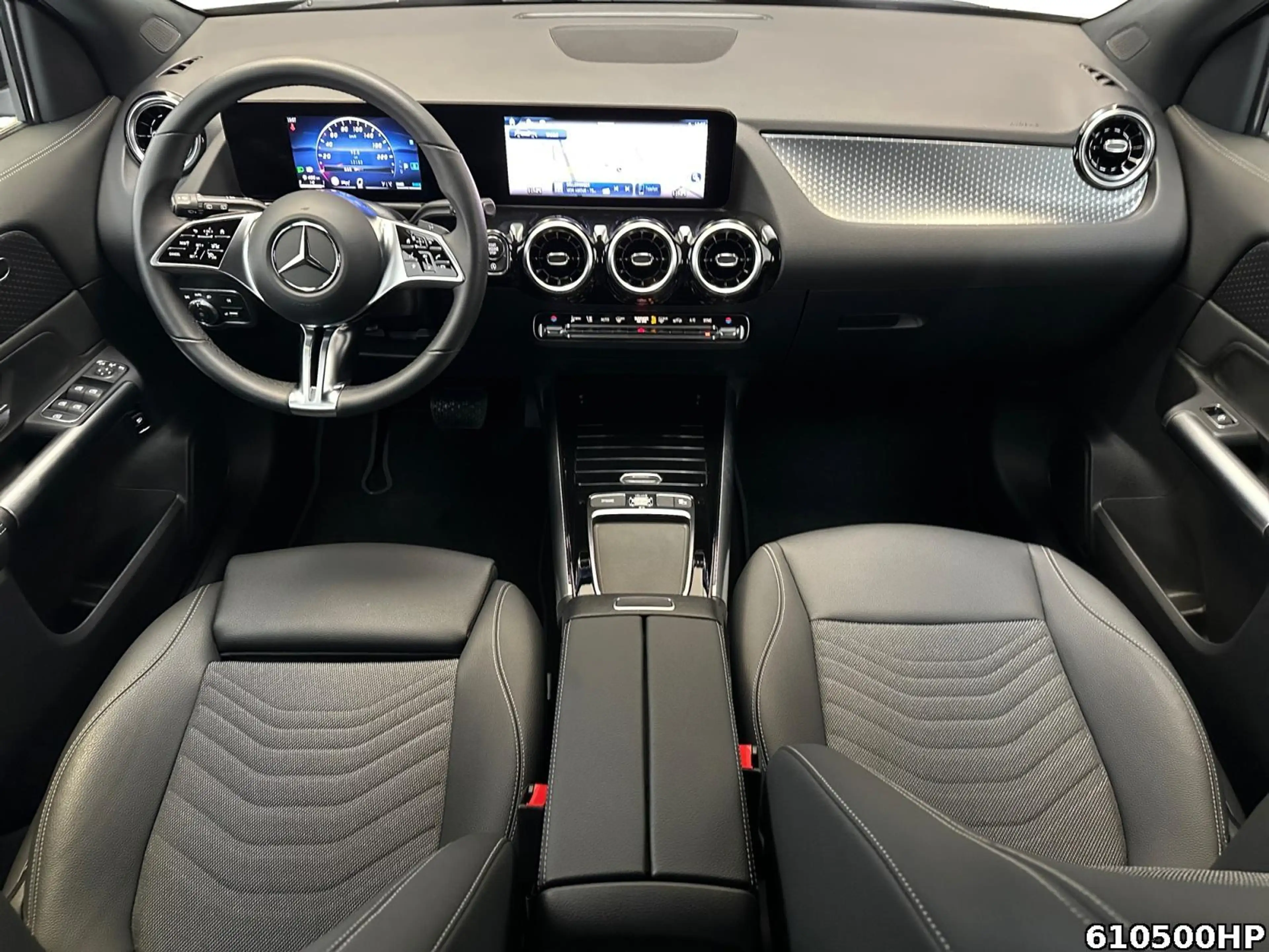 Mercedes-Benz GLA 200 Progressive — photo 8