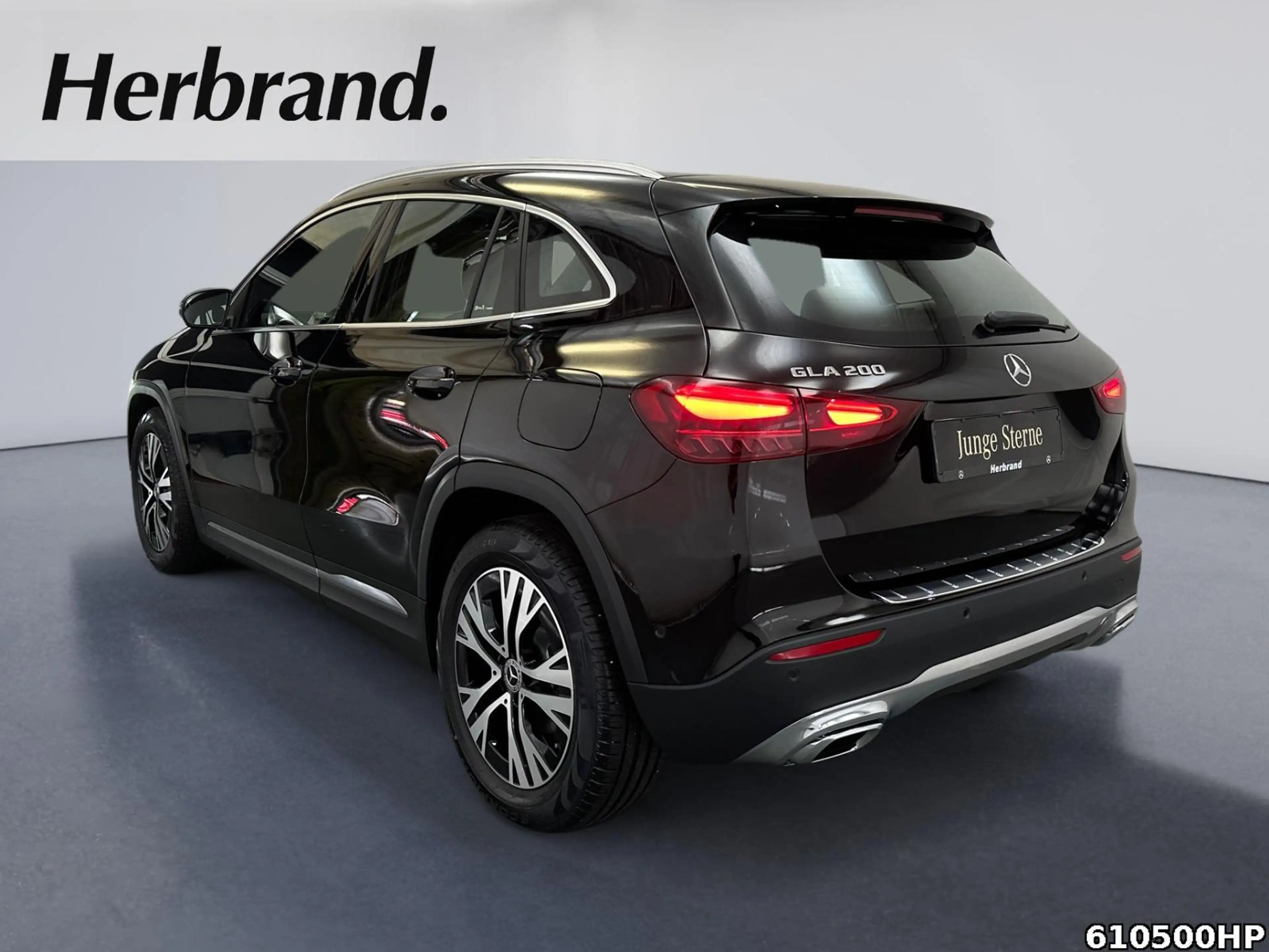 Mercedes-Benz GLA 200 Progressive — photo 4