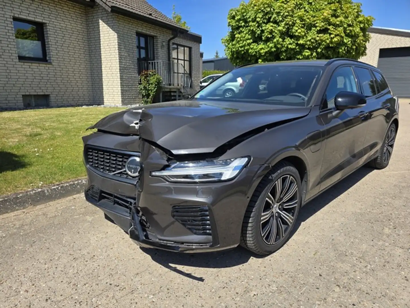Volvo V60 Ultra Dark Recharge T6*H&K*AHK*HeadUp* Grau - 1
