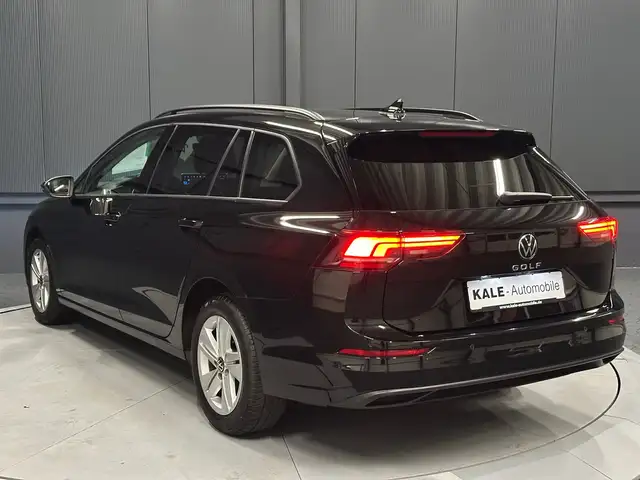 Volkswagen Golf view 4