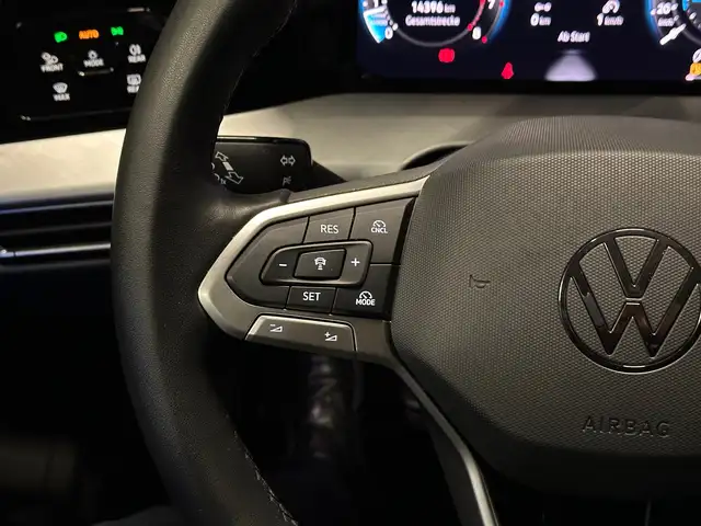Volkswagen Golf view 17