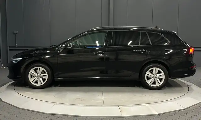 Volkswagen Golf view 3