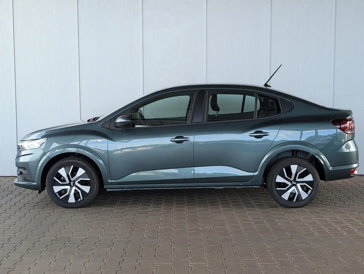 Dacia Logan EXPRESSION TCe 90 / NAVI / Carplay / LED / Tempoma Зелёный - 2