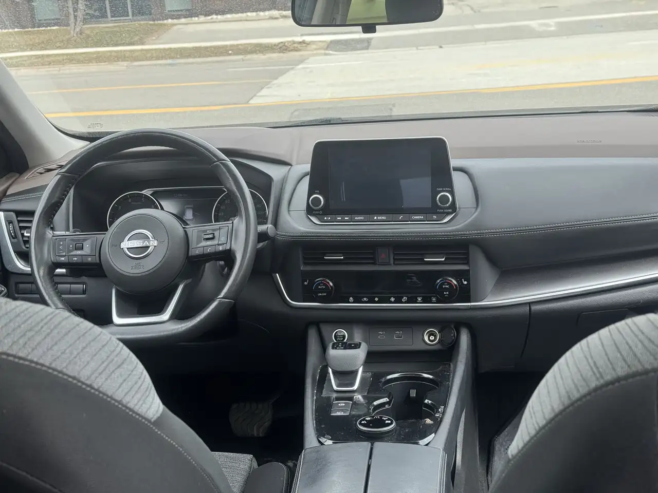 Nissan Rogue снимка Nissan Rogue